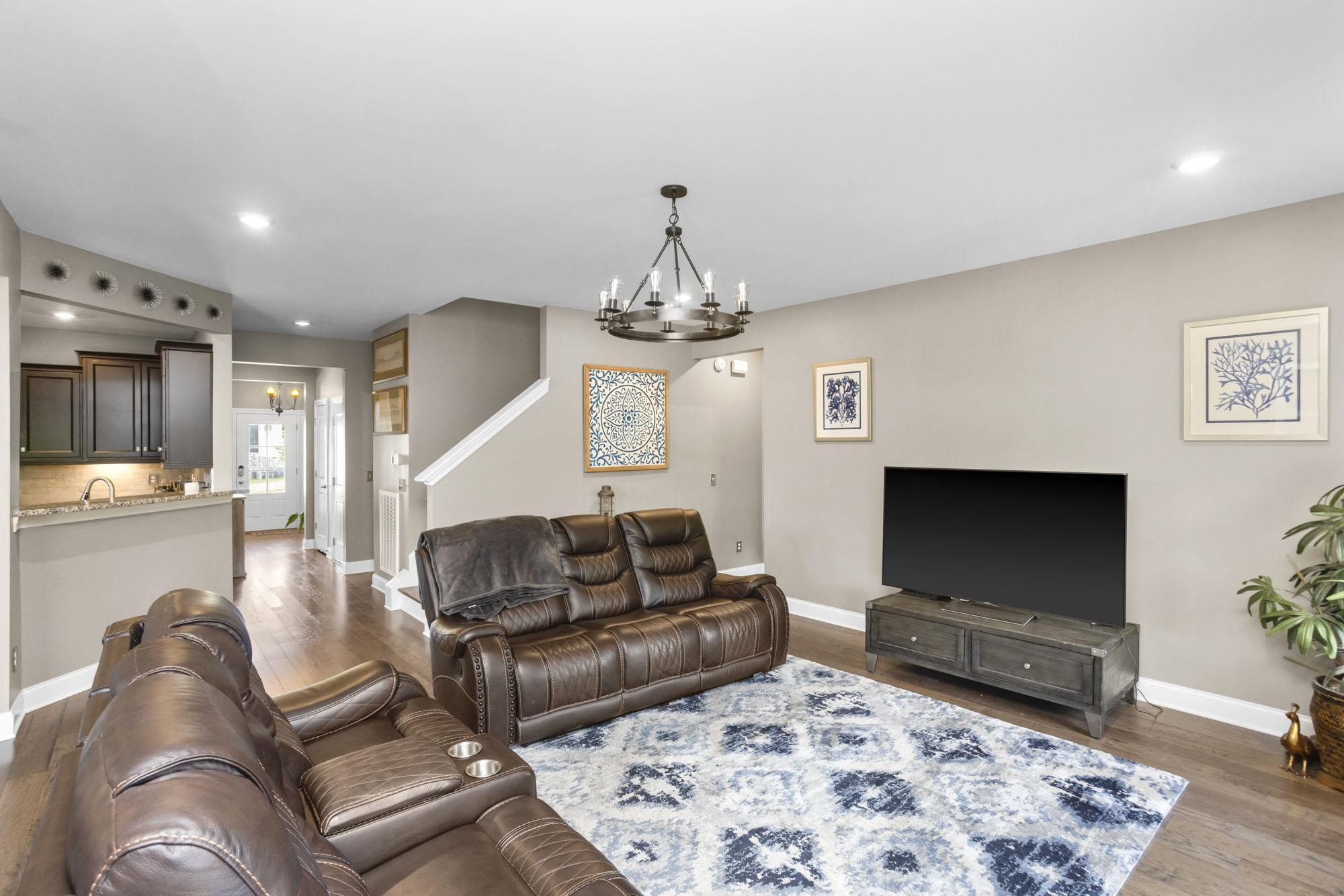 2008 Hedgelawn Dr