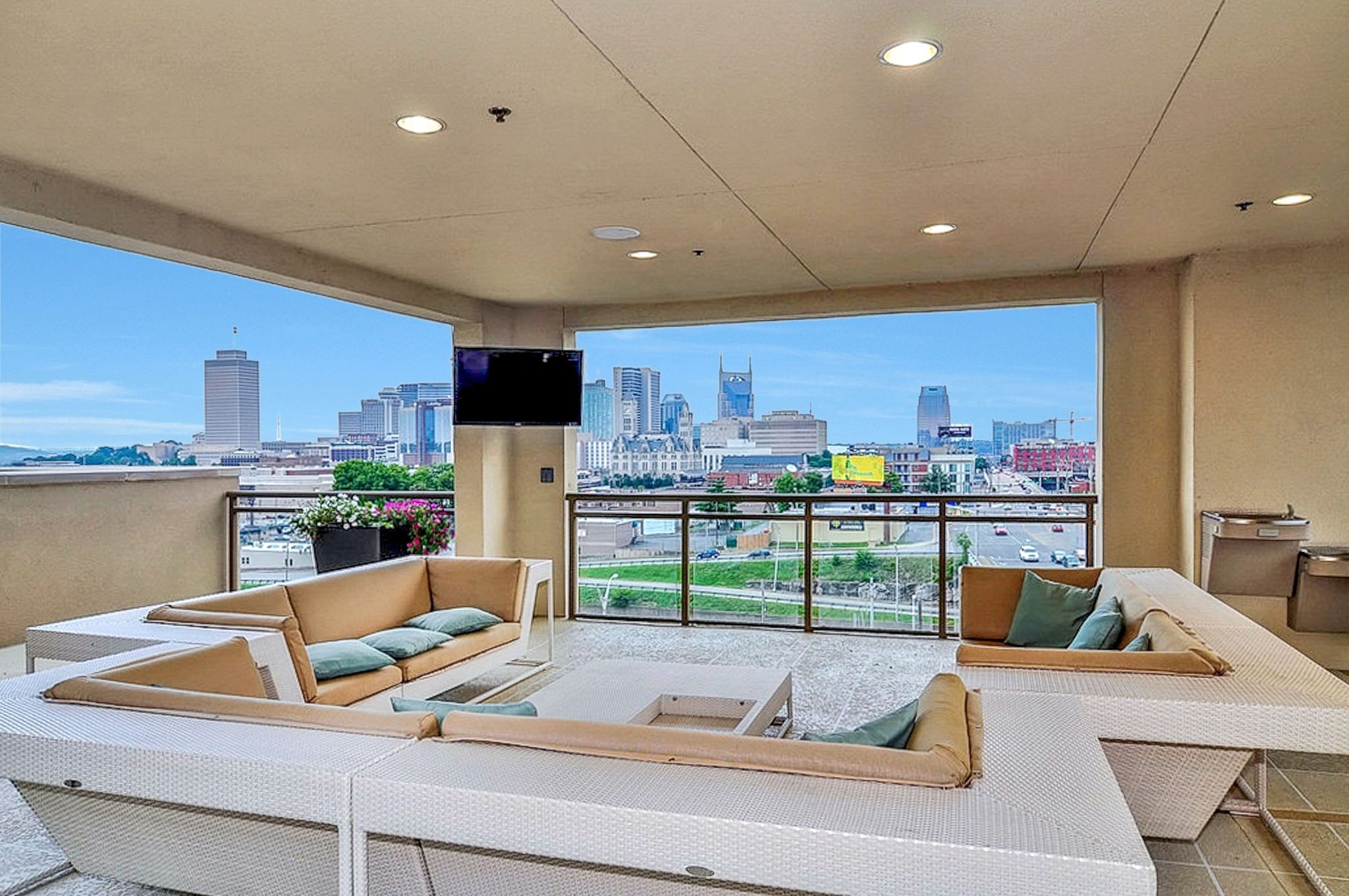 Nashville, Tennessee 37203, United States, 1 Bedroom Bedrooms, ,1 BathroomBathrooms,Residential,Coming Soon,214573