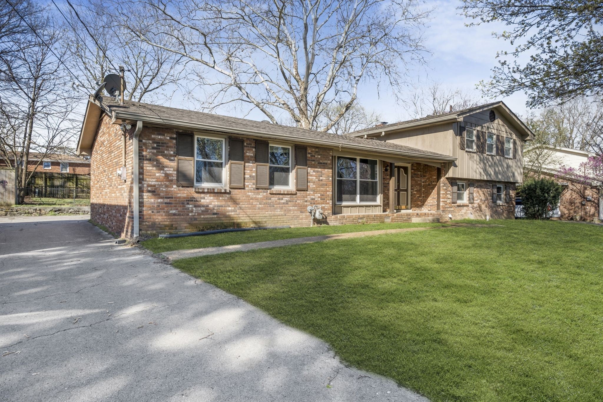 642 Albany Dr