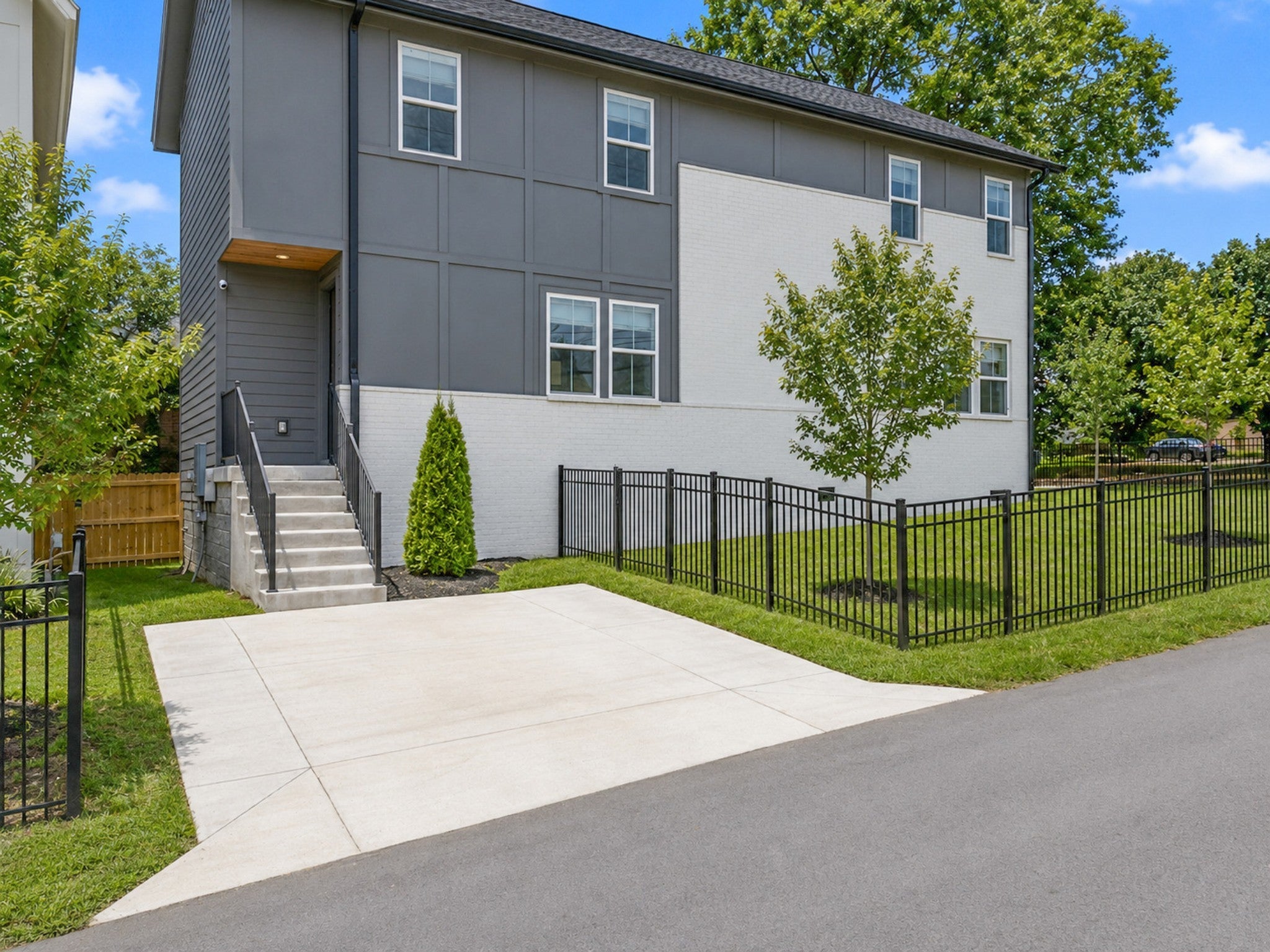 323 Whitsett Rd