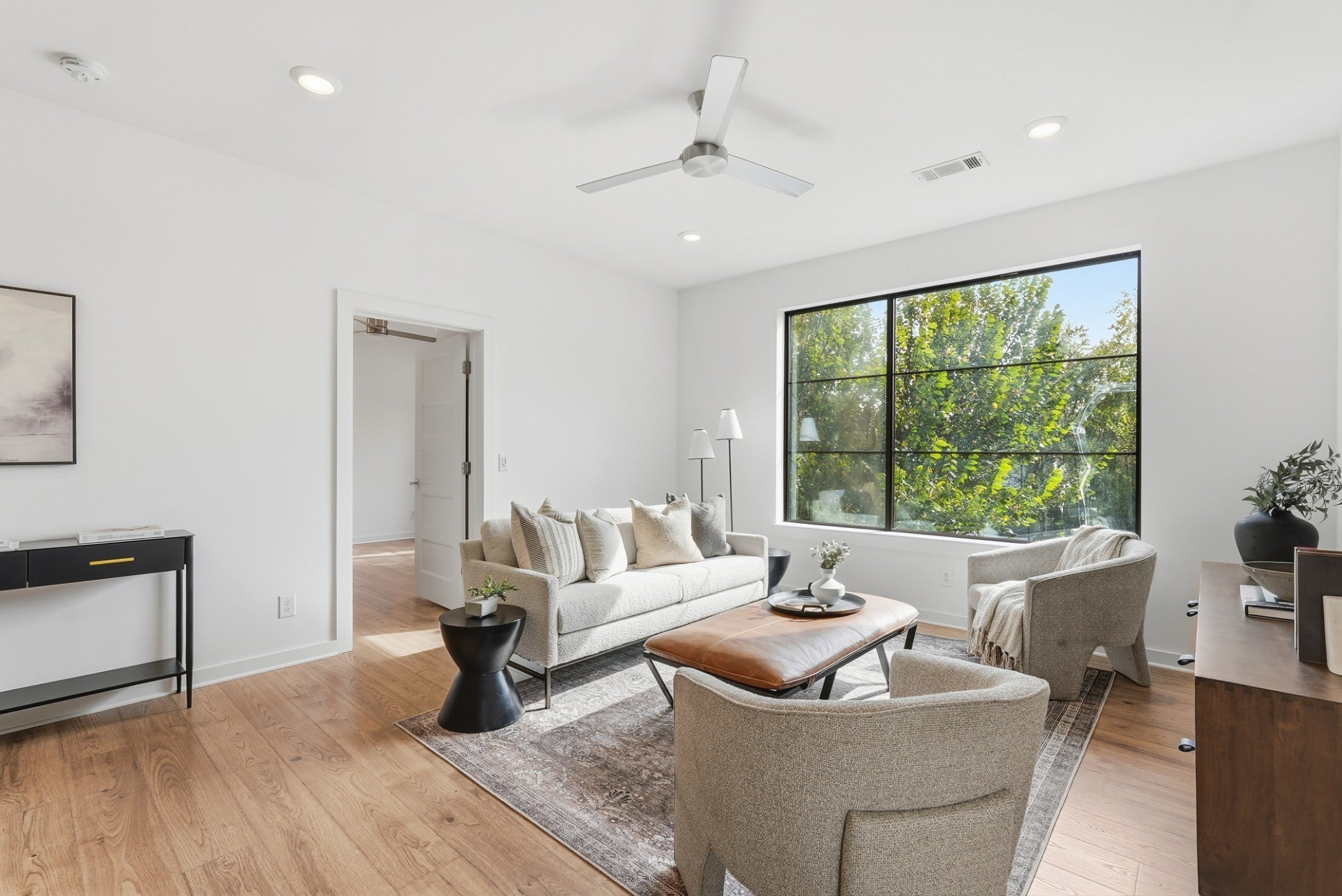 1402 Pillow St 207