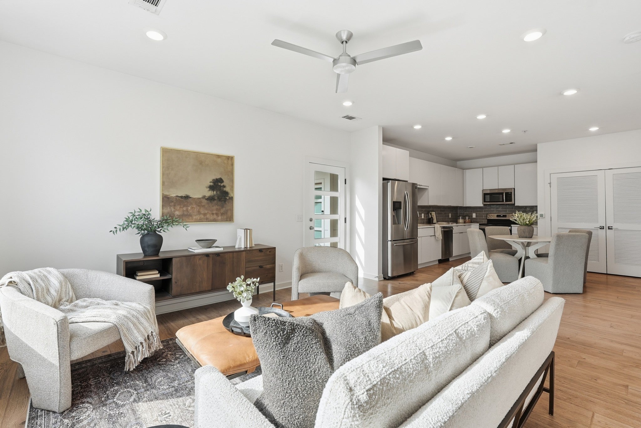 1402 Pillow St 207