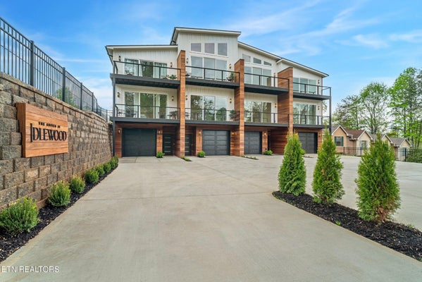 637 IDLEWOOD LN, KNOXVILLE, TN 37923 - Image a86a325f63ac00a8f66cd12e9f893574/2390795373