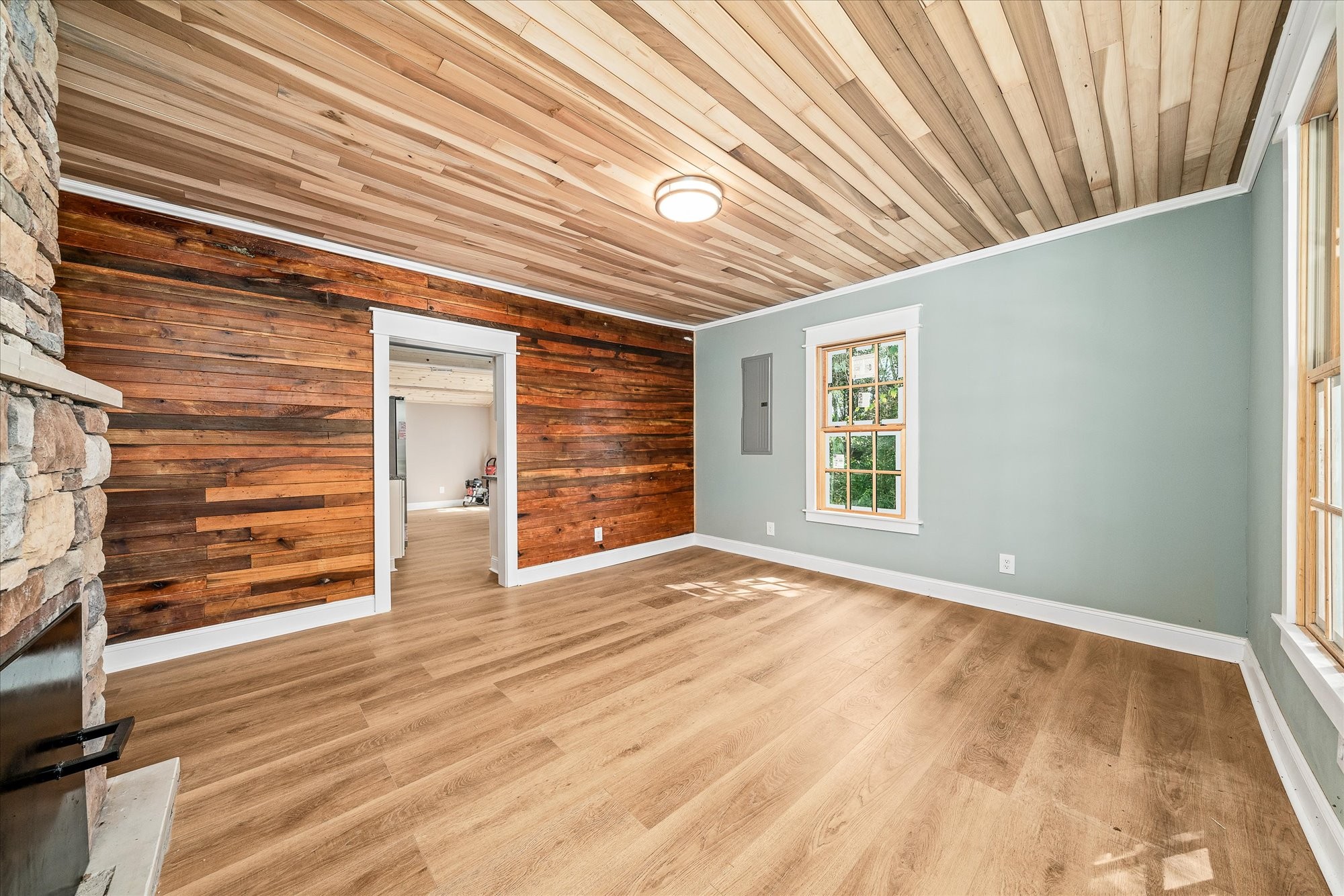 469 E Main St