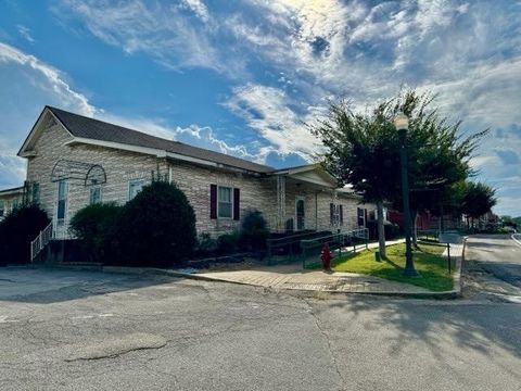 212 E Main St Linden TN 37096