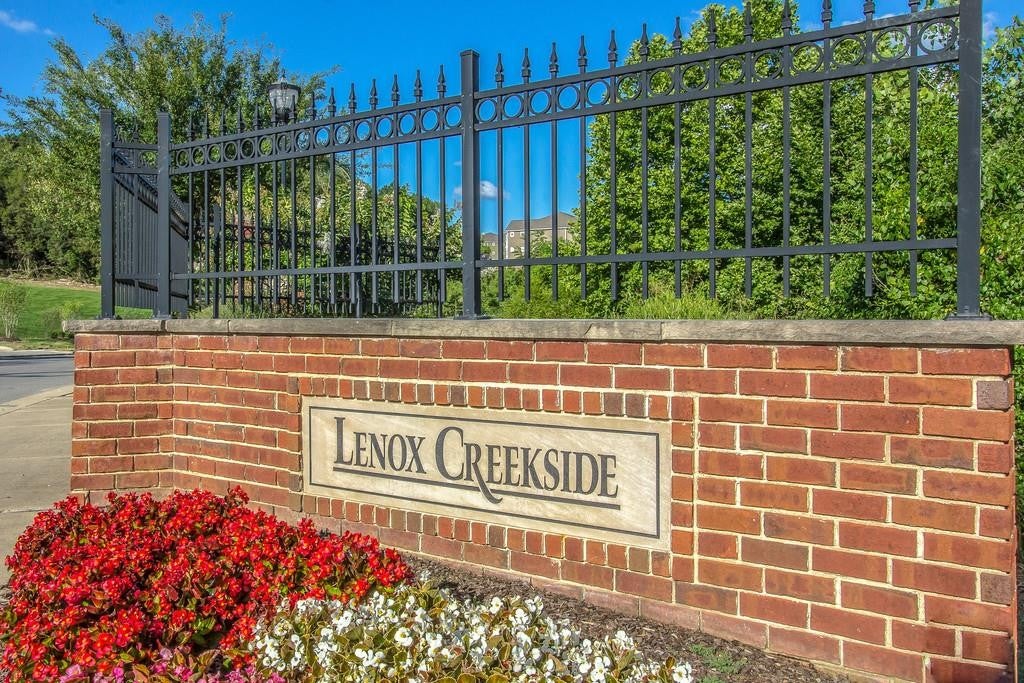 8121 Lenox Creekside Dr