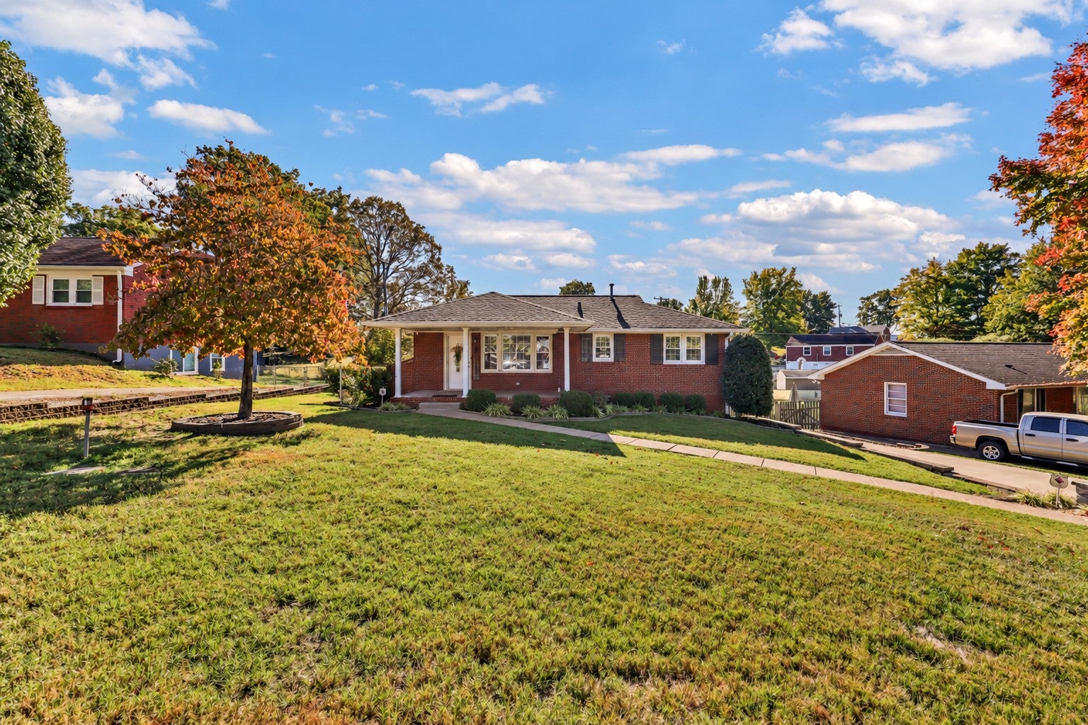 207 Paddock Rd
