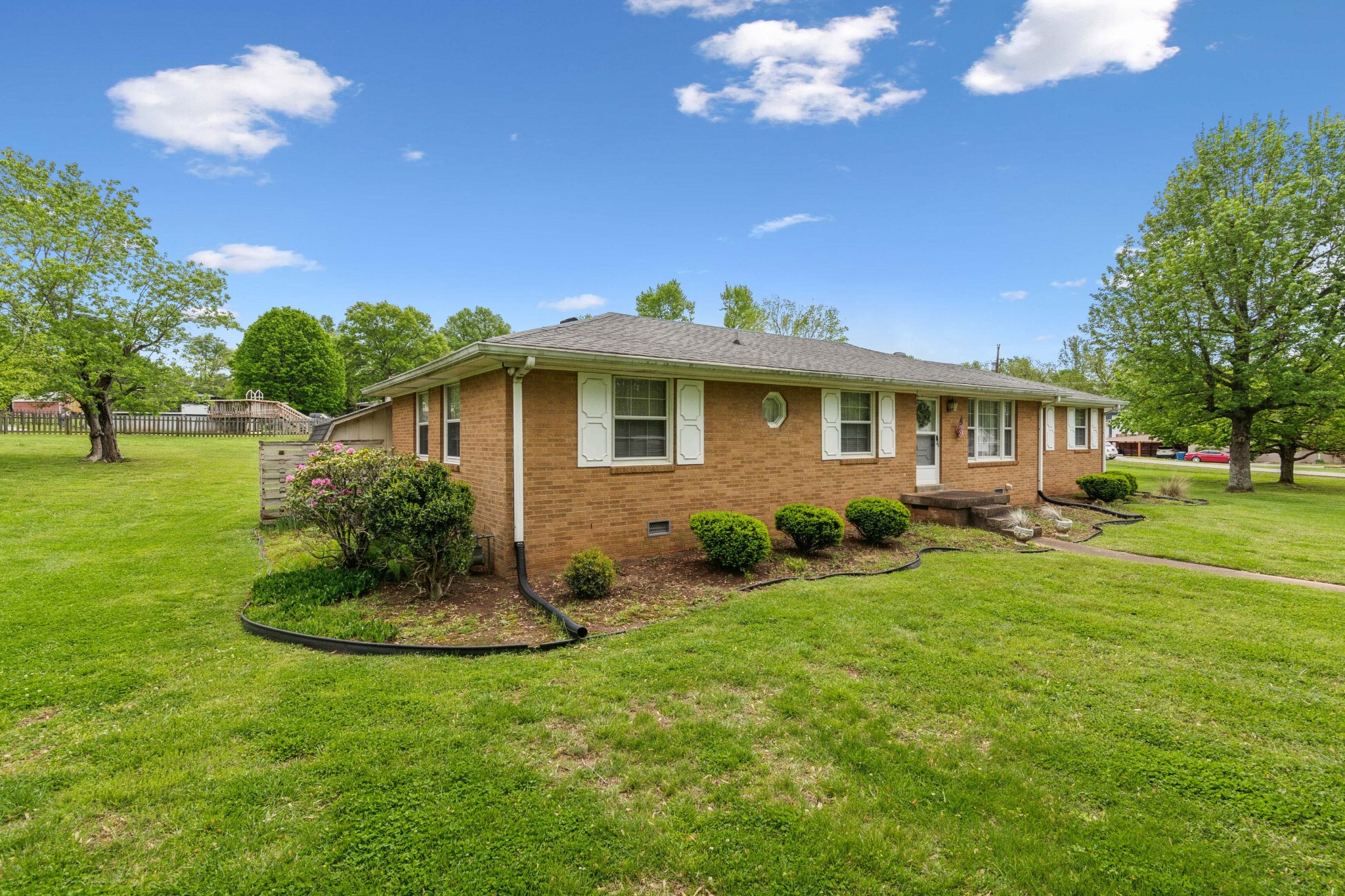 502 Hillview Dr