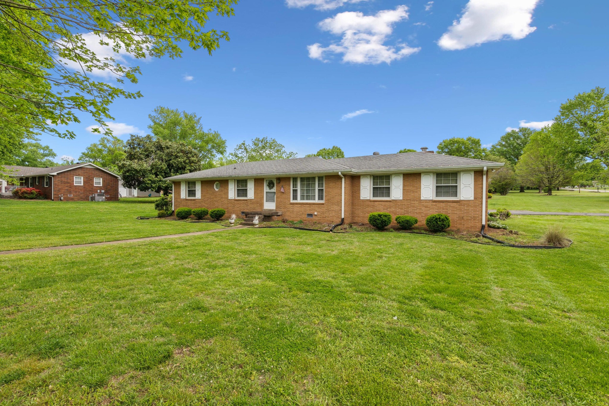 502 Hillview Dr