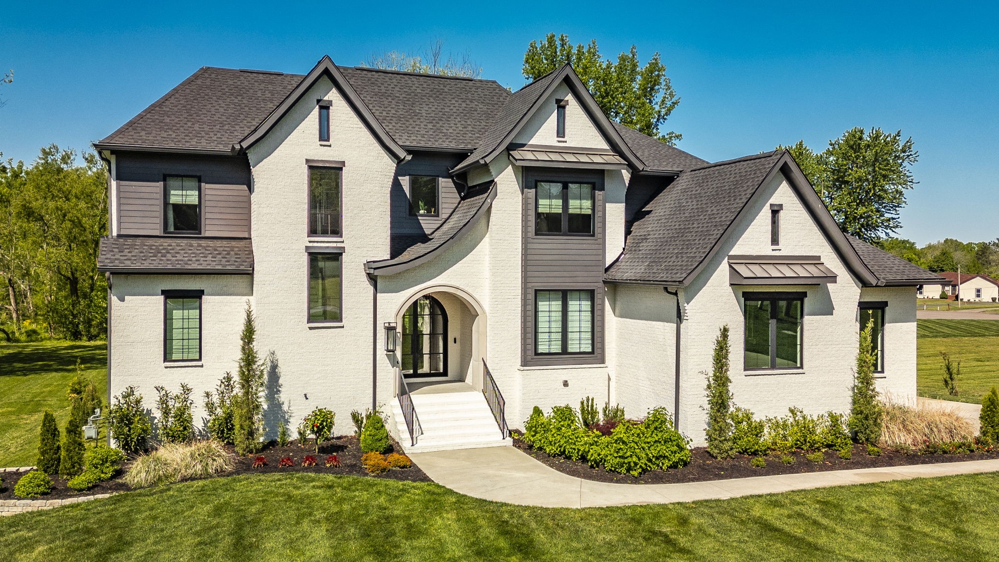 1305 Twin Springs Dr