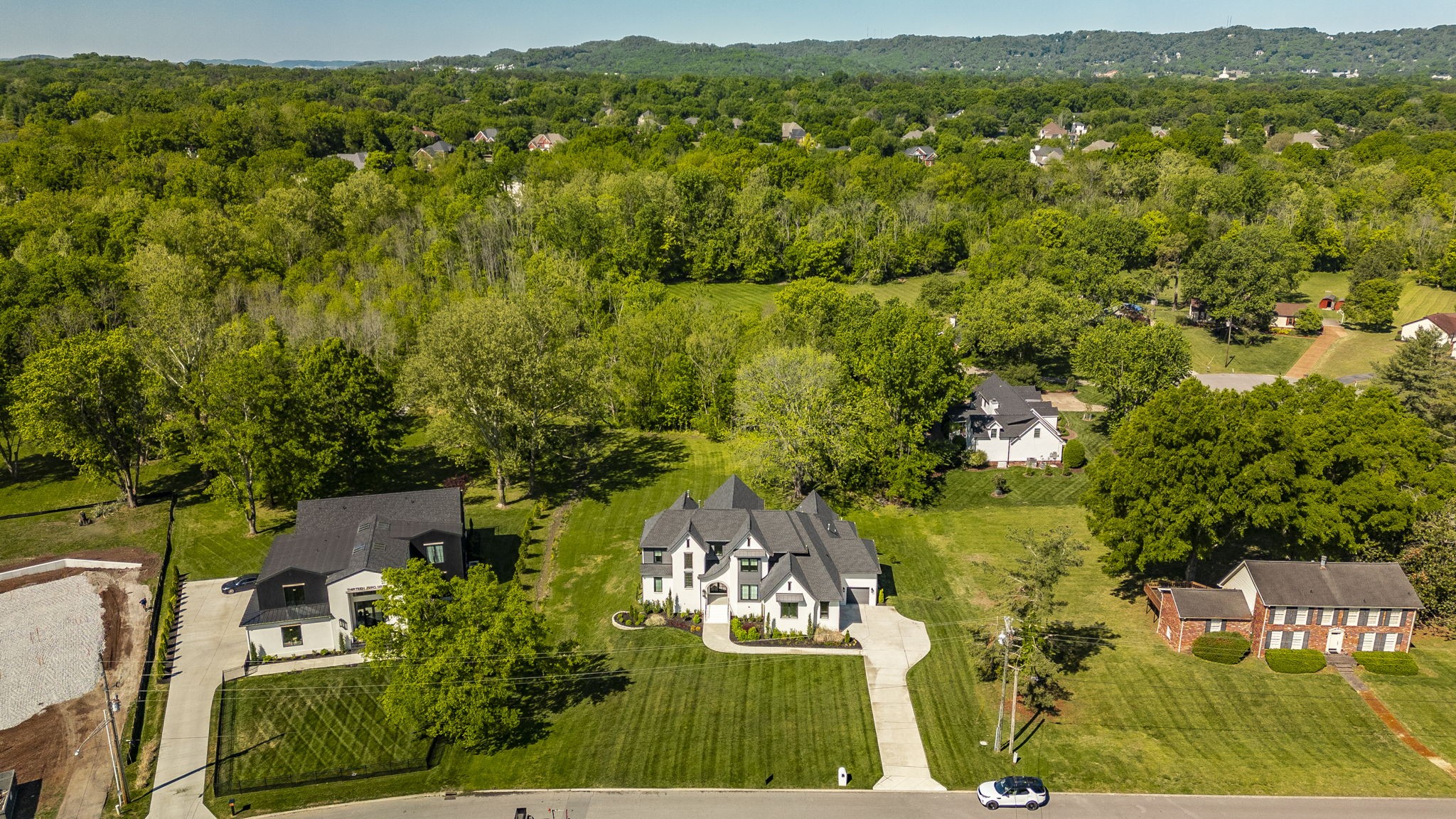 1305 Twin Springs Dr