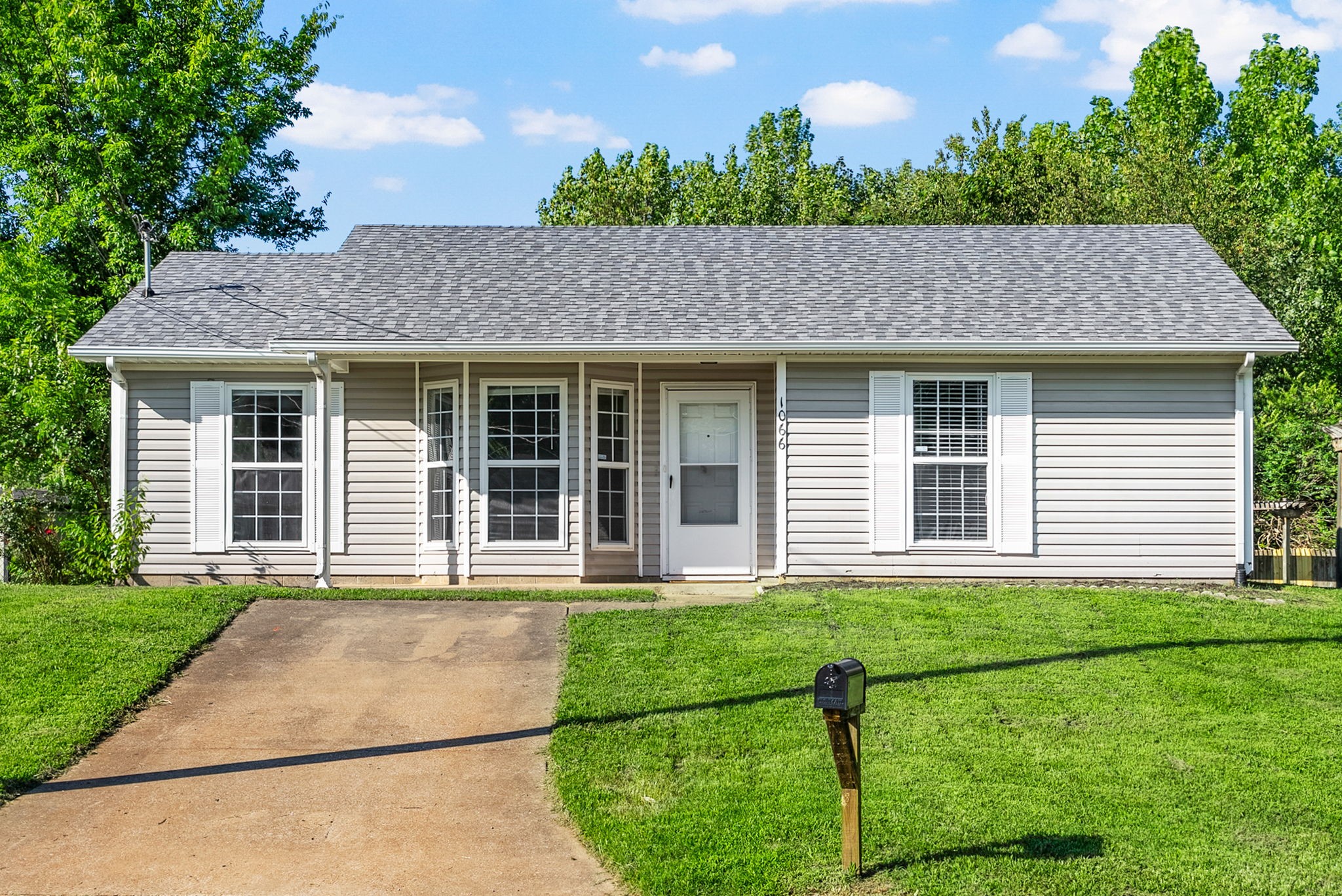 Oak Grove, Kentucky 42262, United States, 3 Bedrooms Bedrooms, ,2 BathroomsBathrooms,Residential,Active,164861