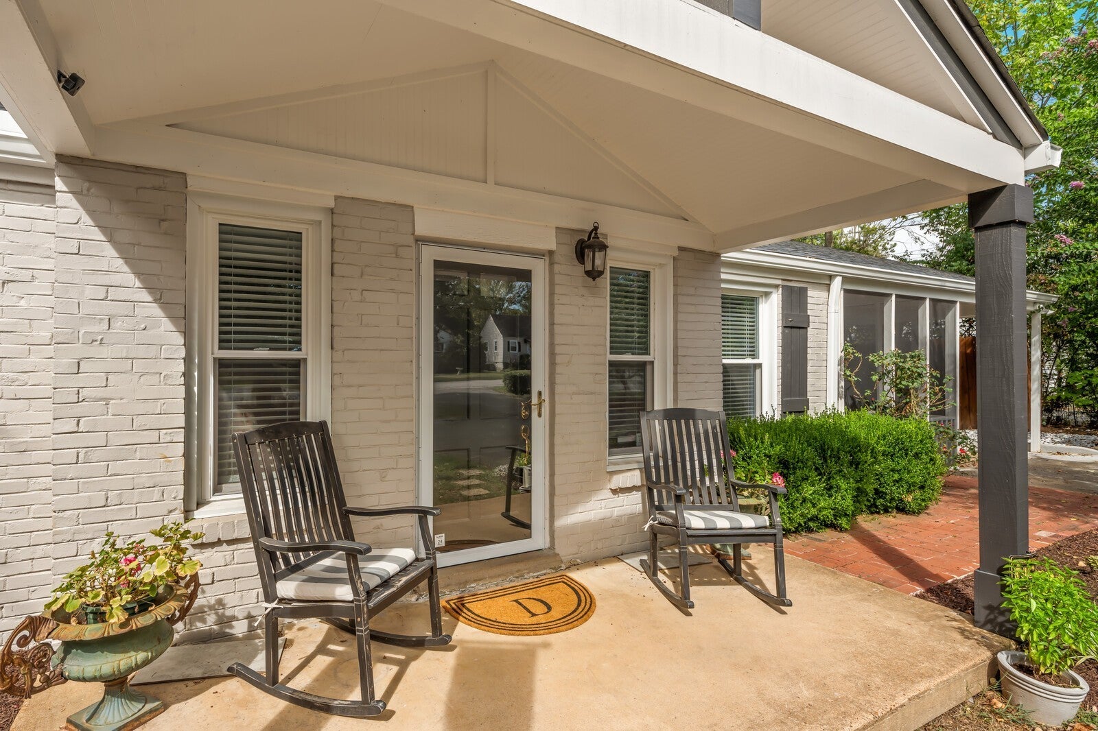 3-bed home for rent in Nashville, TN 37215, 1818 Warfield Dr 1818 Warfield Dr, Nashville TN 37215 3-bed home, photo 2 of 12
