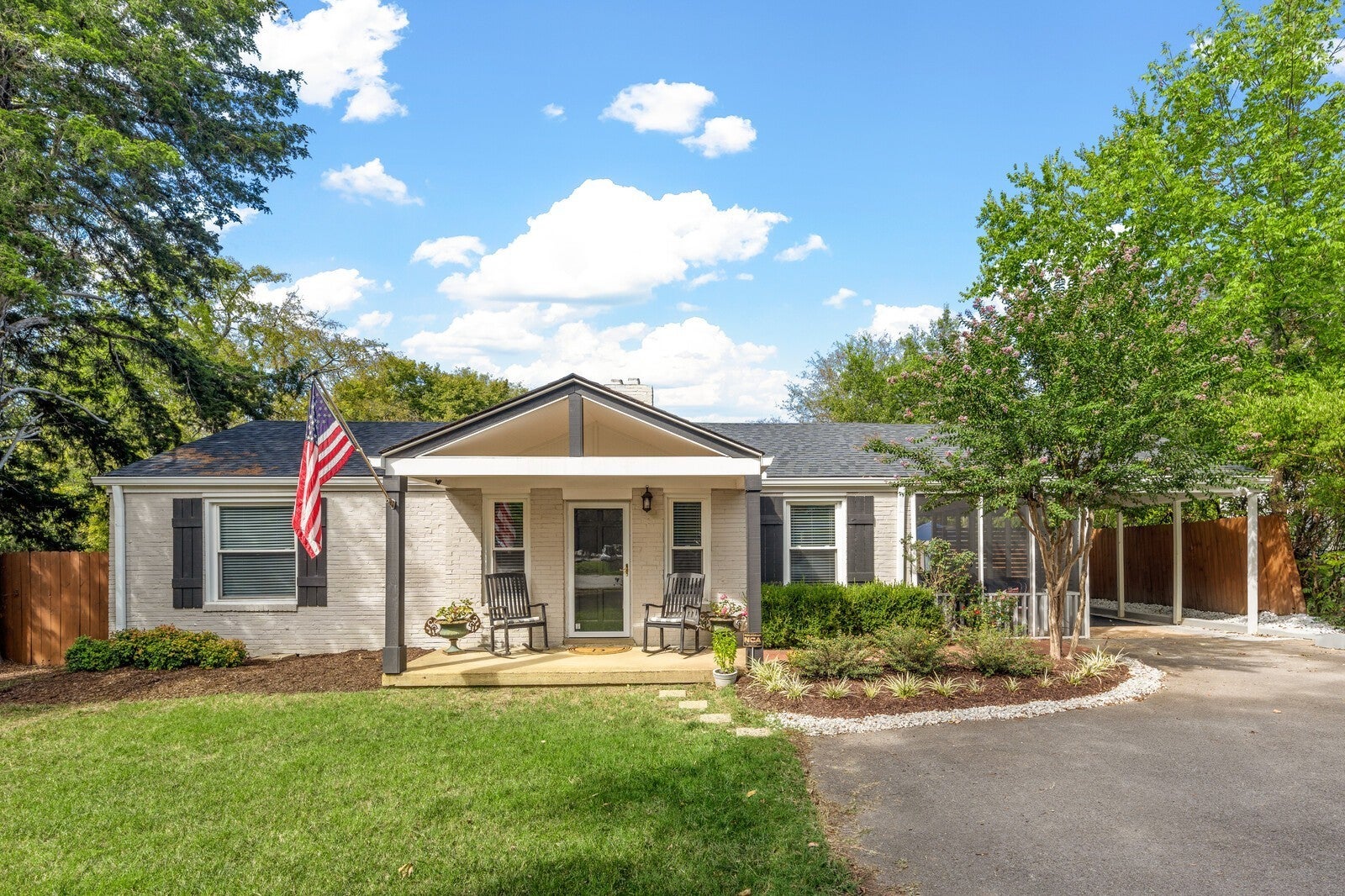 3.0-bed rental at 1818 Warfield Dr