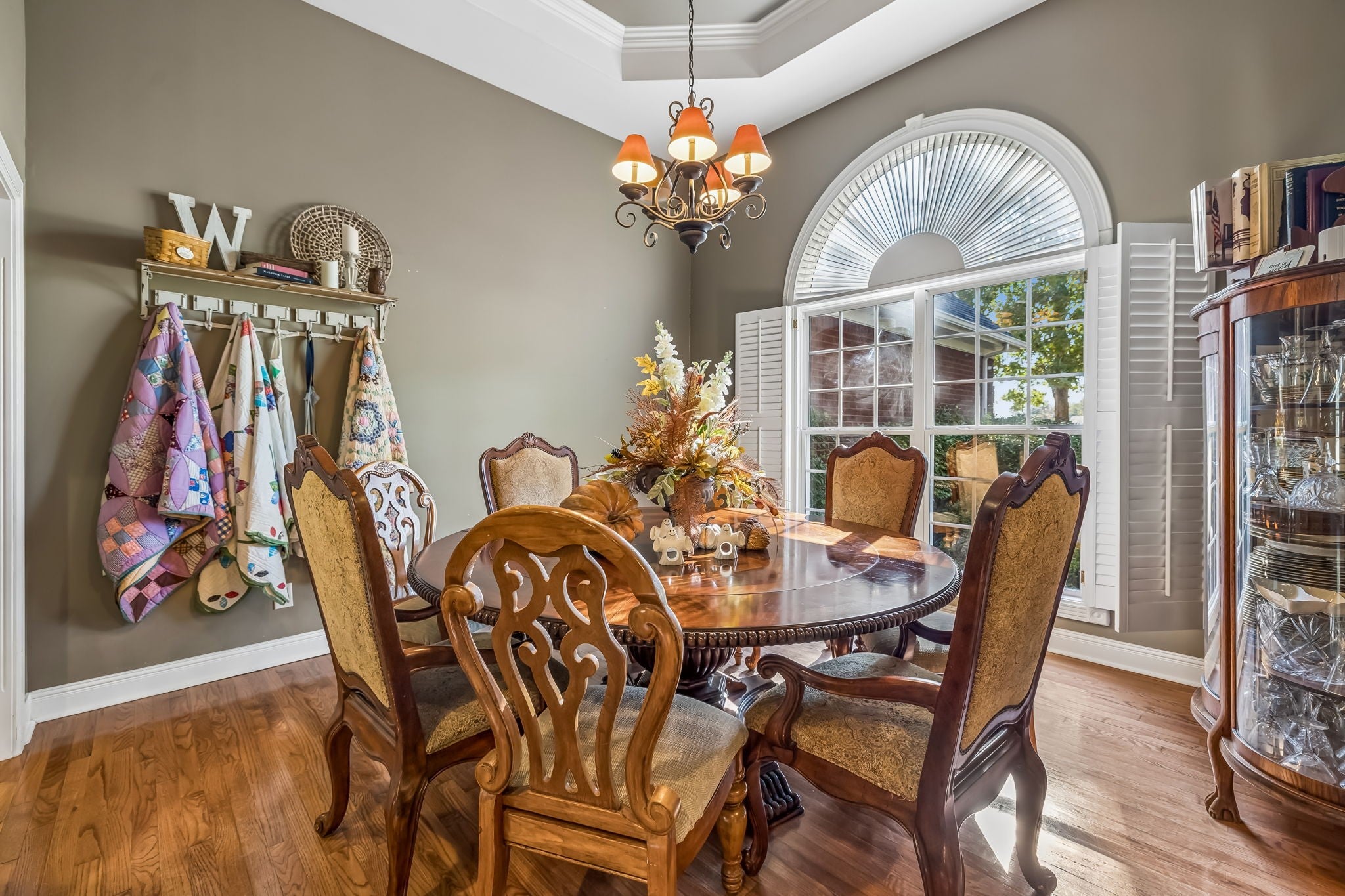 1607 Ellington Dr