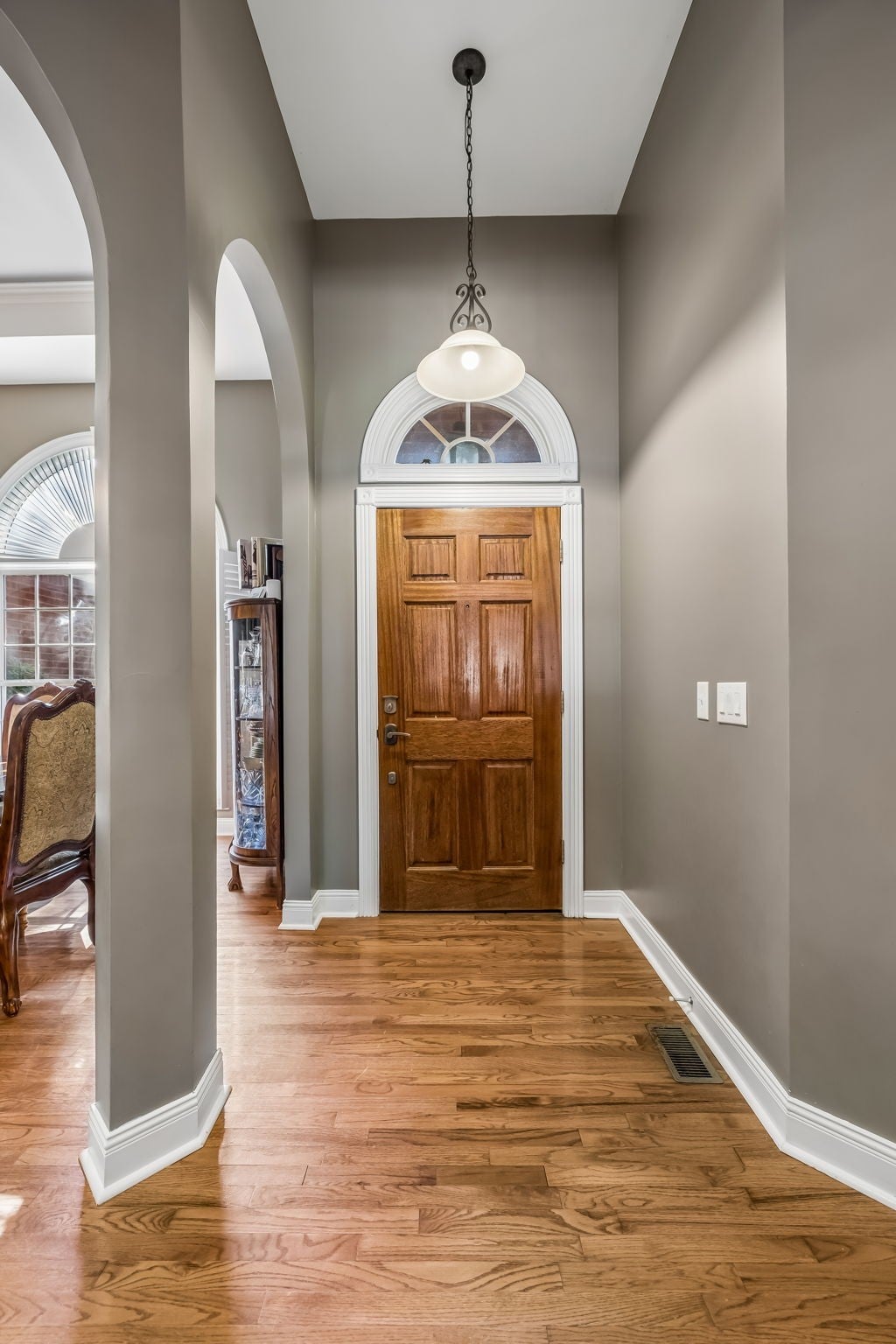 1607 Ellington Dr