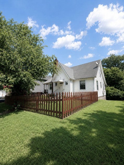 825 Gracey Ave