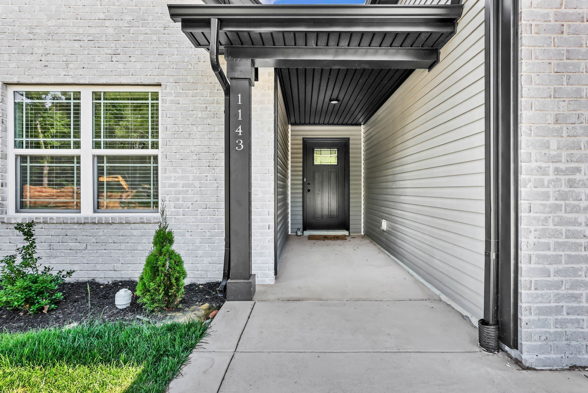 1143 Javier Dr