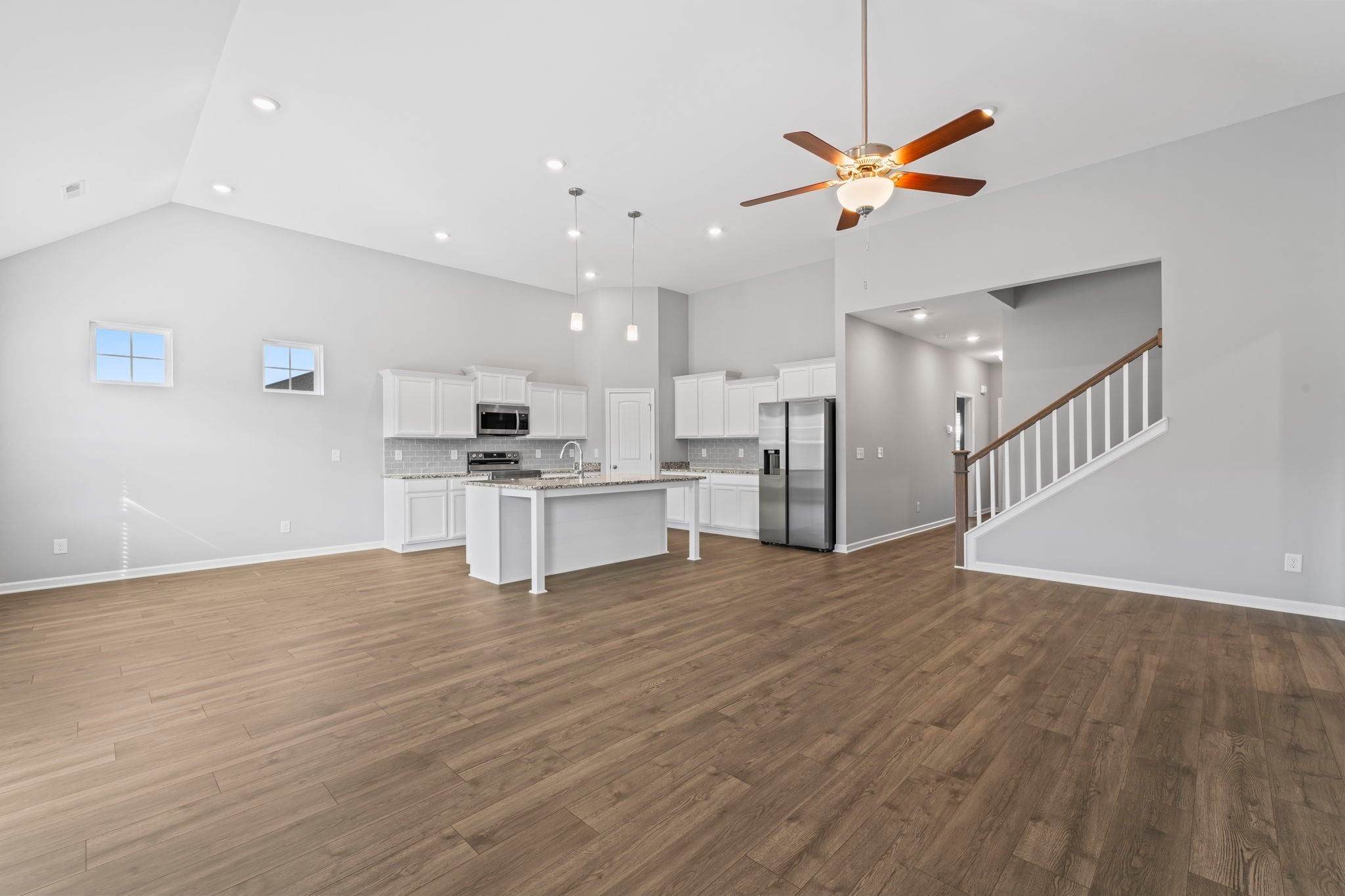 718 Creekbend Ln