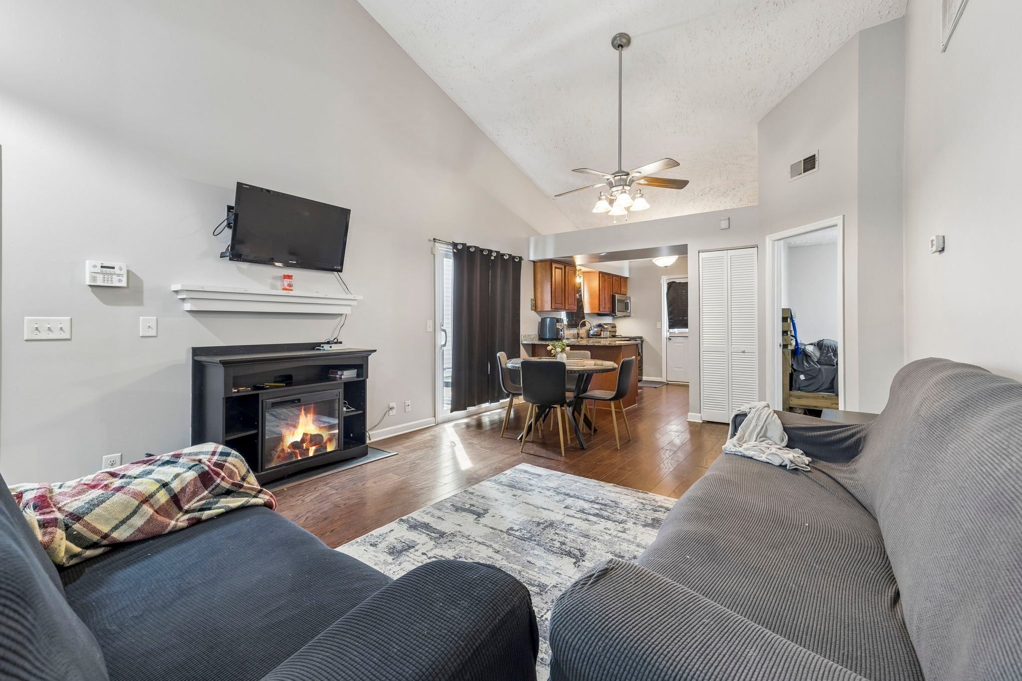2309 Benay Rd
