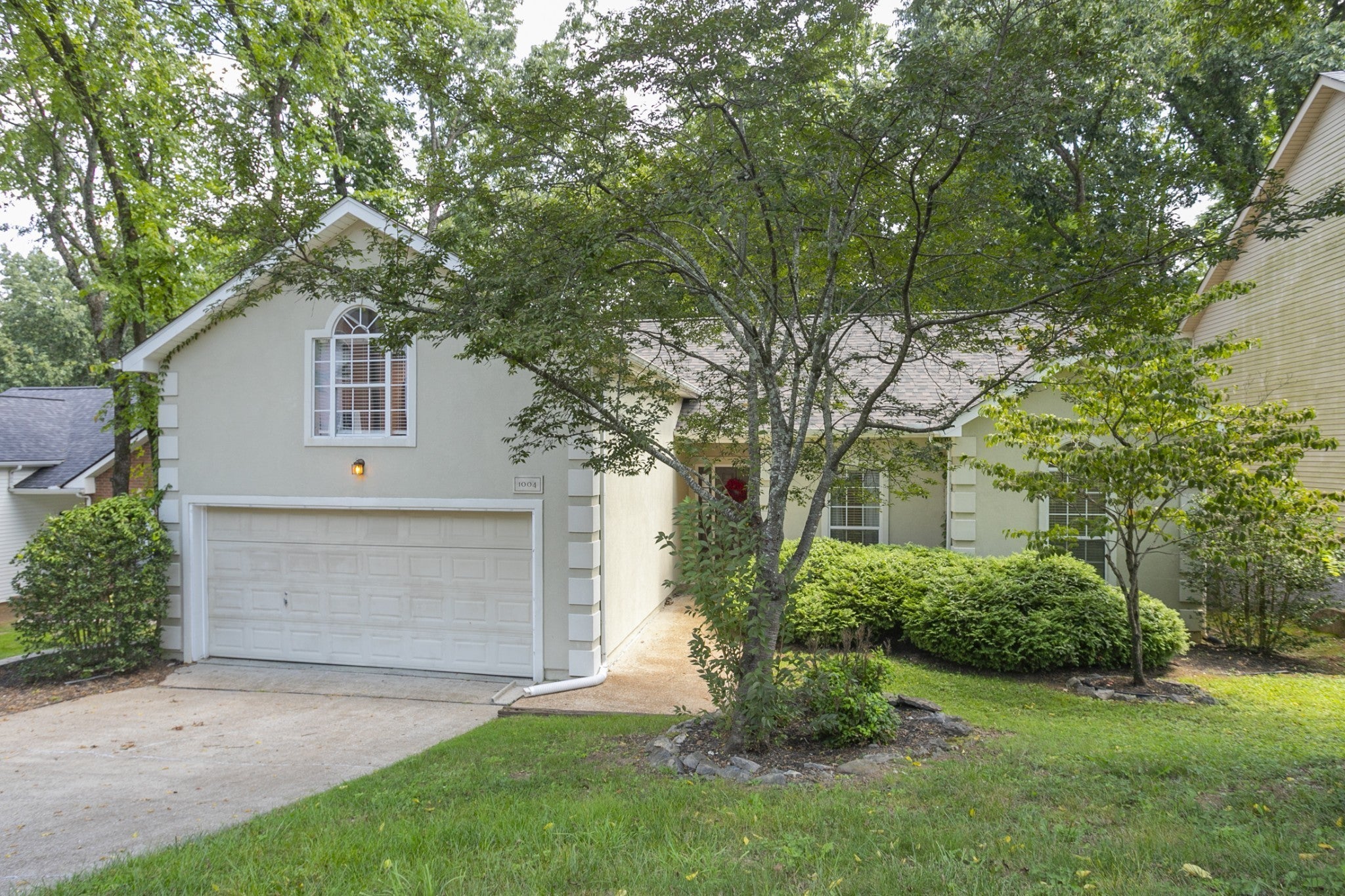 1004 Elmshade Ln