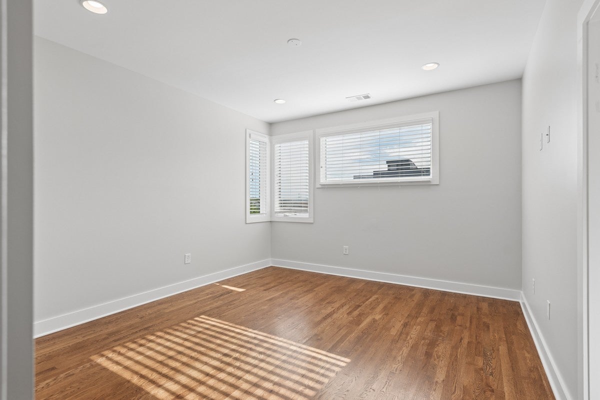 410A 33rd Ave N