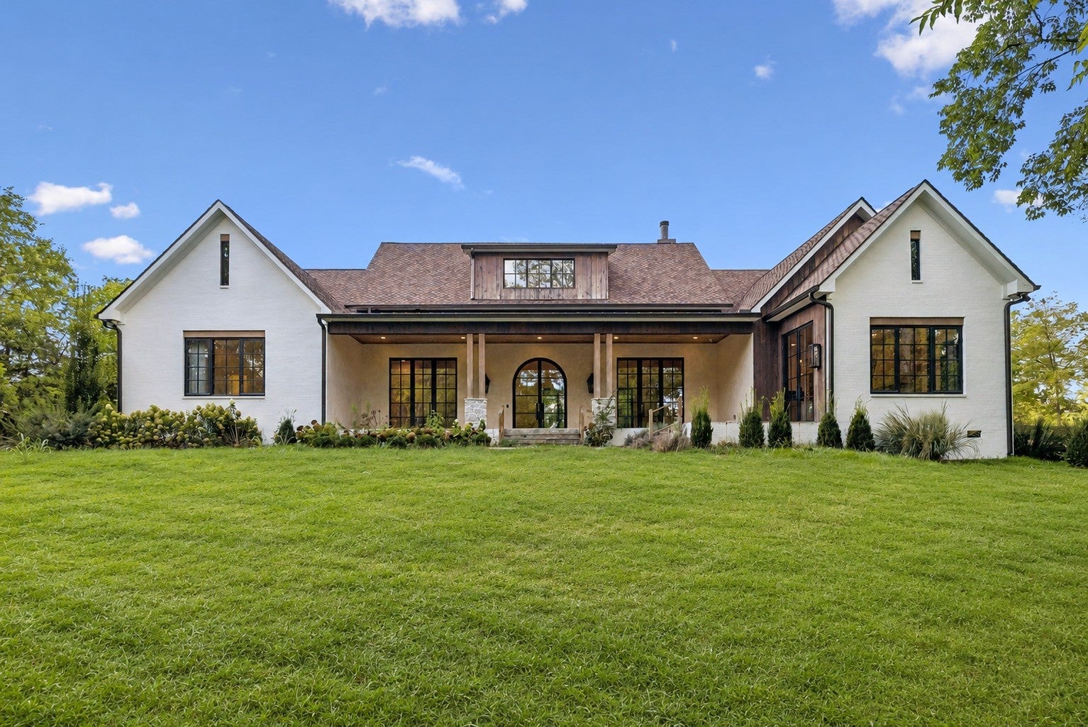 4-bed listing at 4333 Eatons Creek Rd, Nashville