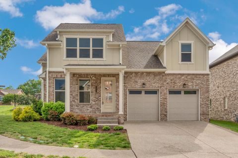 2013 Blackstone Dr Hendersonville TN 37075