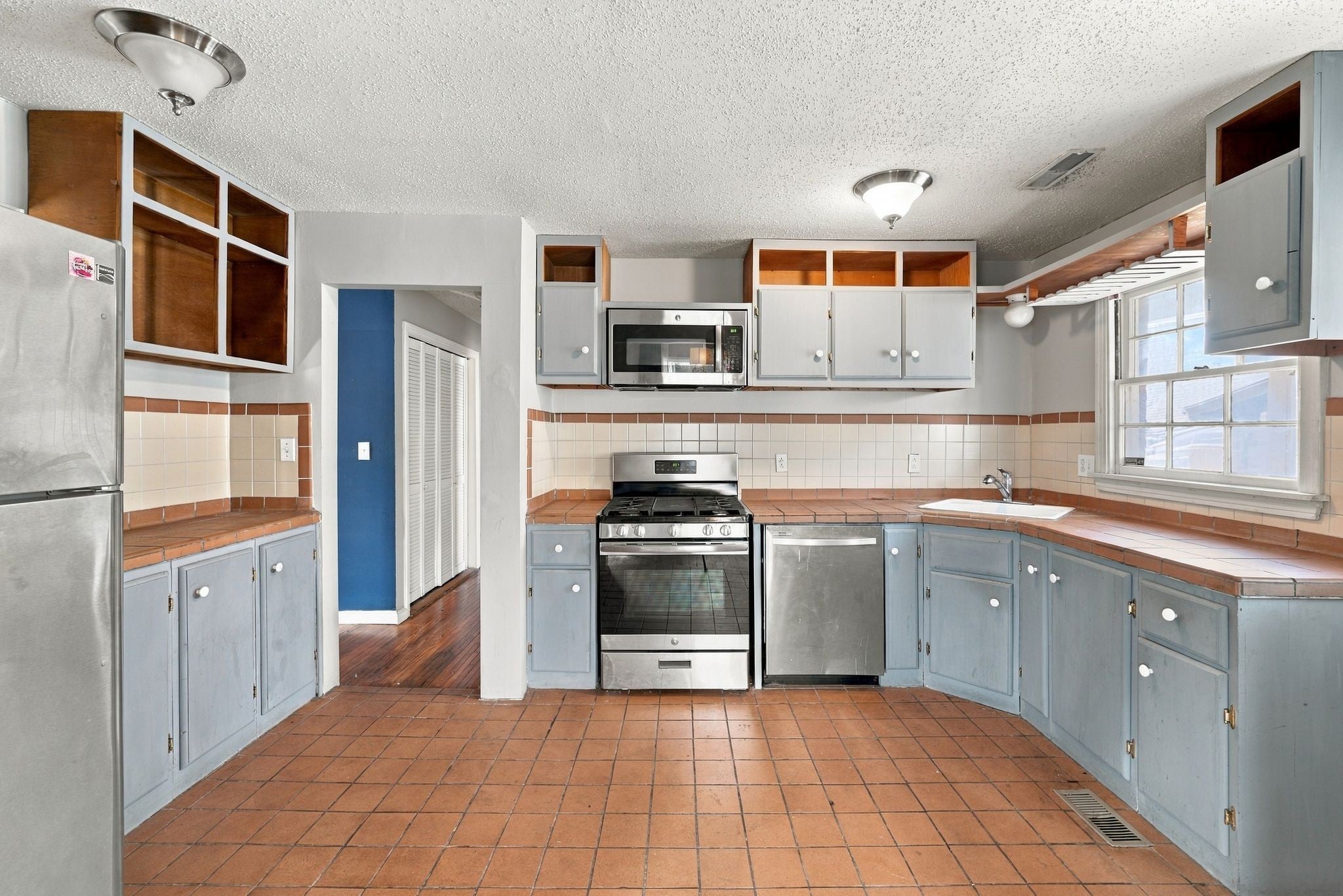 1217 Villa Pl
