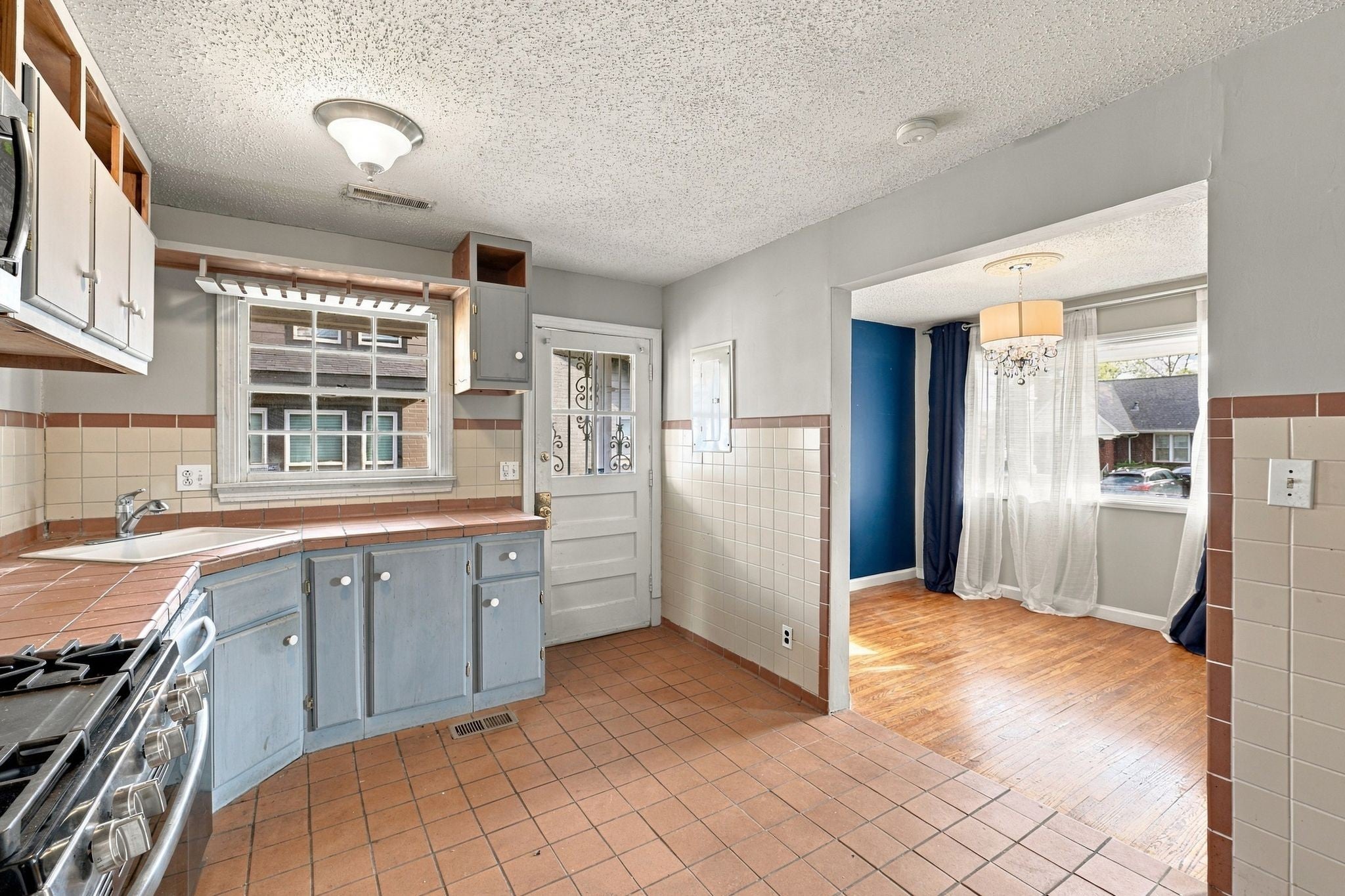 1217 Villa Pl