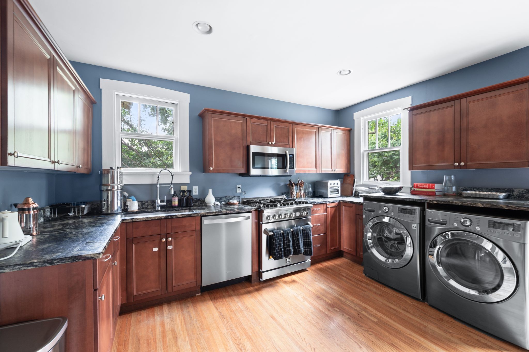 Nashville, Tennessee 37212, United States, 3 Bedrooms Bedrooms, ,2 BathroomsBathrooms,Residential,Active,183015