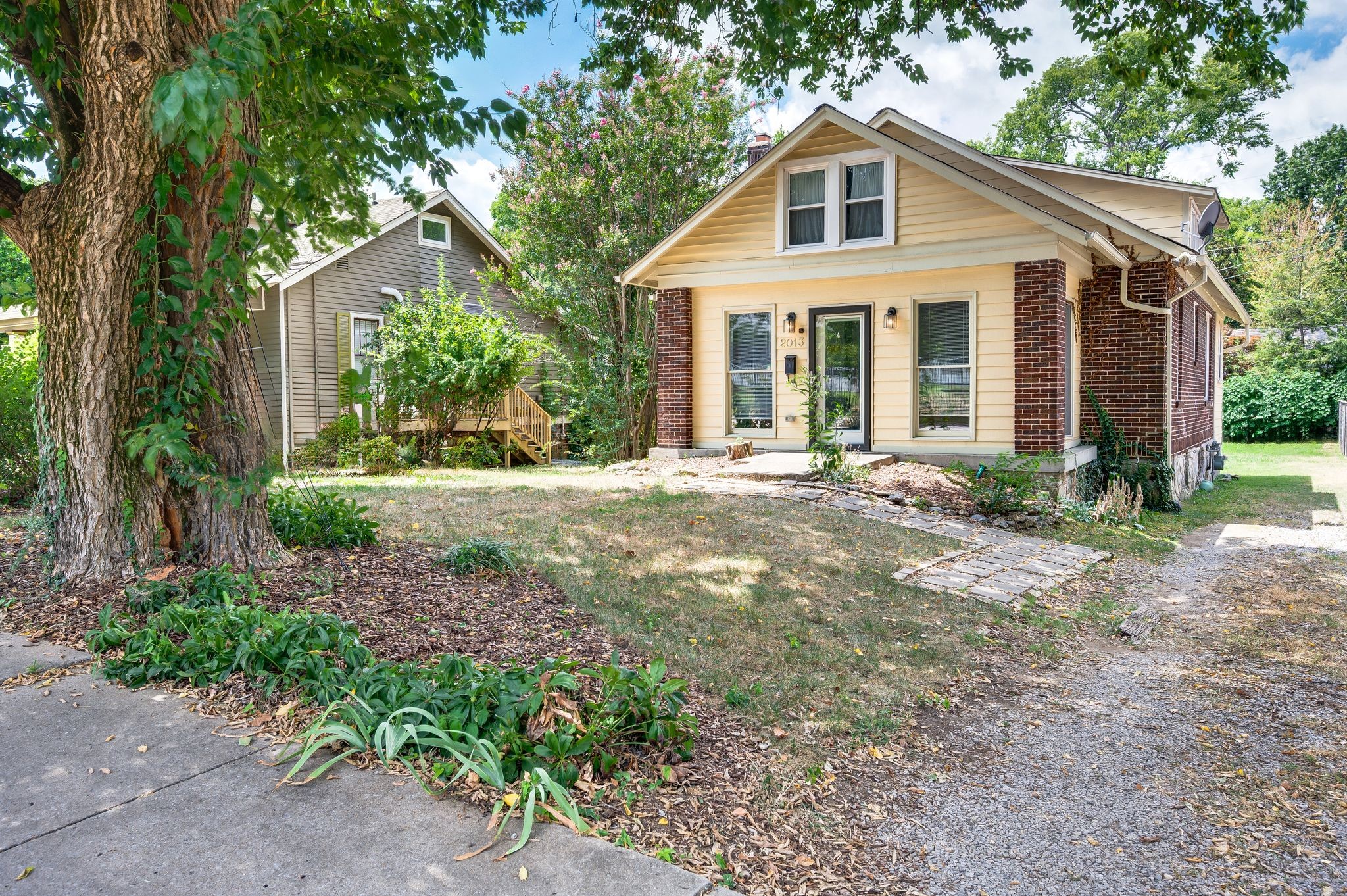 Nashville, Tennessee 37212, United States, 3 Bedrooms Bedrooms, ,2 BathroomsBathrooms,Residential,Active,183015