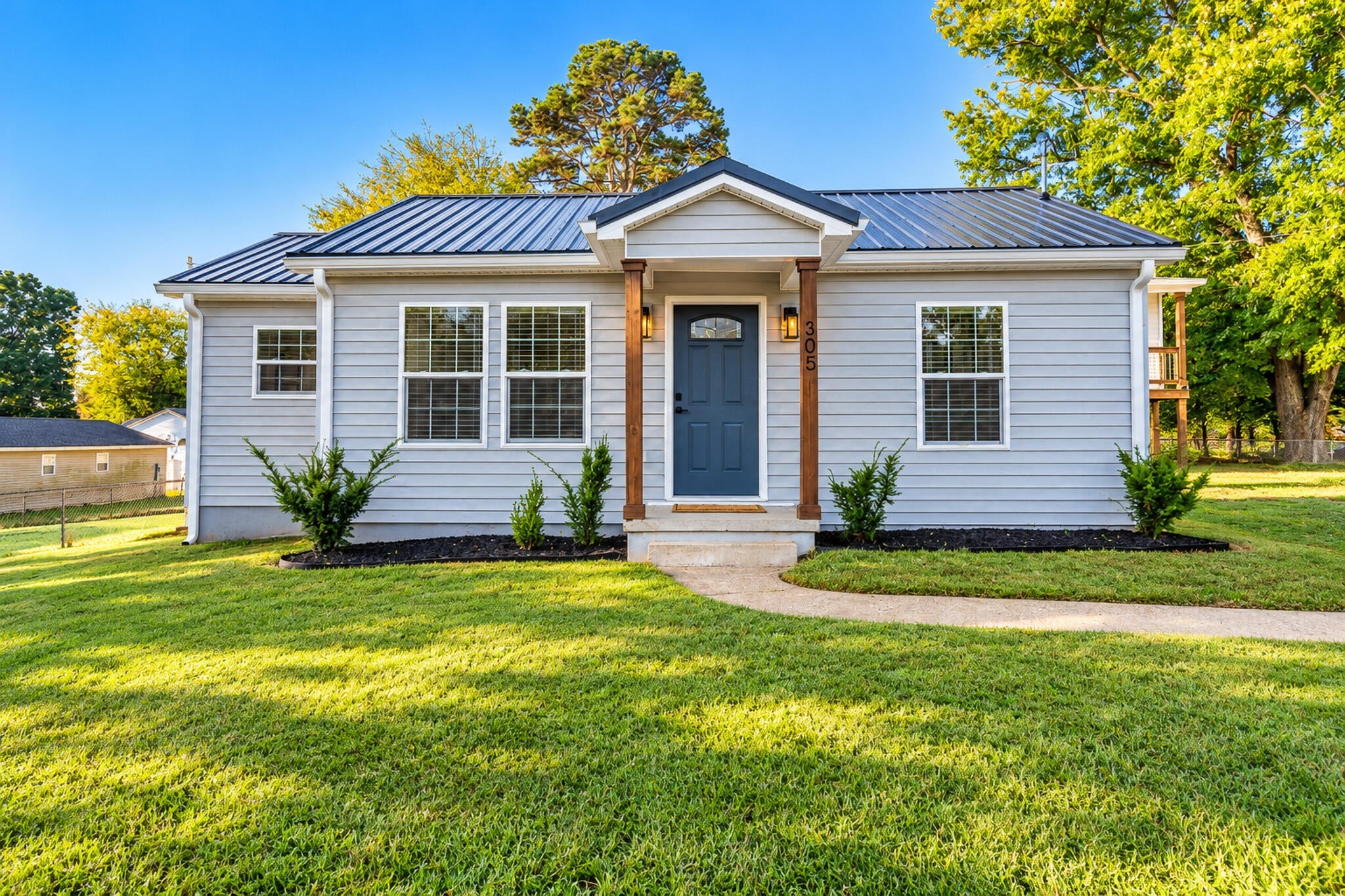305 Sunset Drive NW