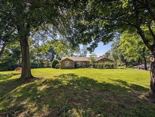 215 Williamsburg Cir