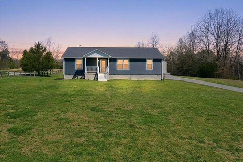 1041 Twin Creek Rd Charlotte TN 37036