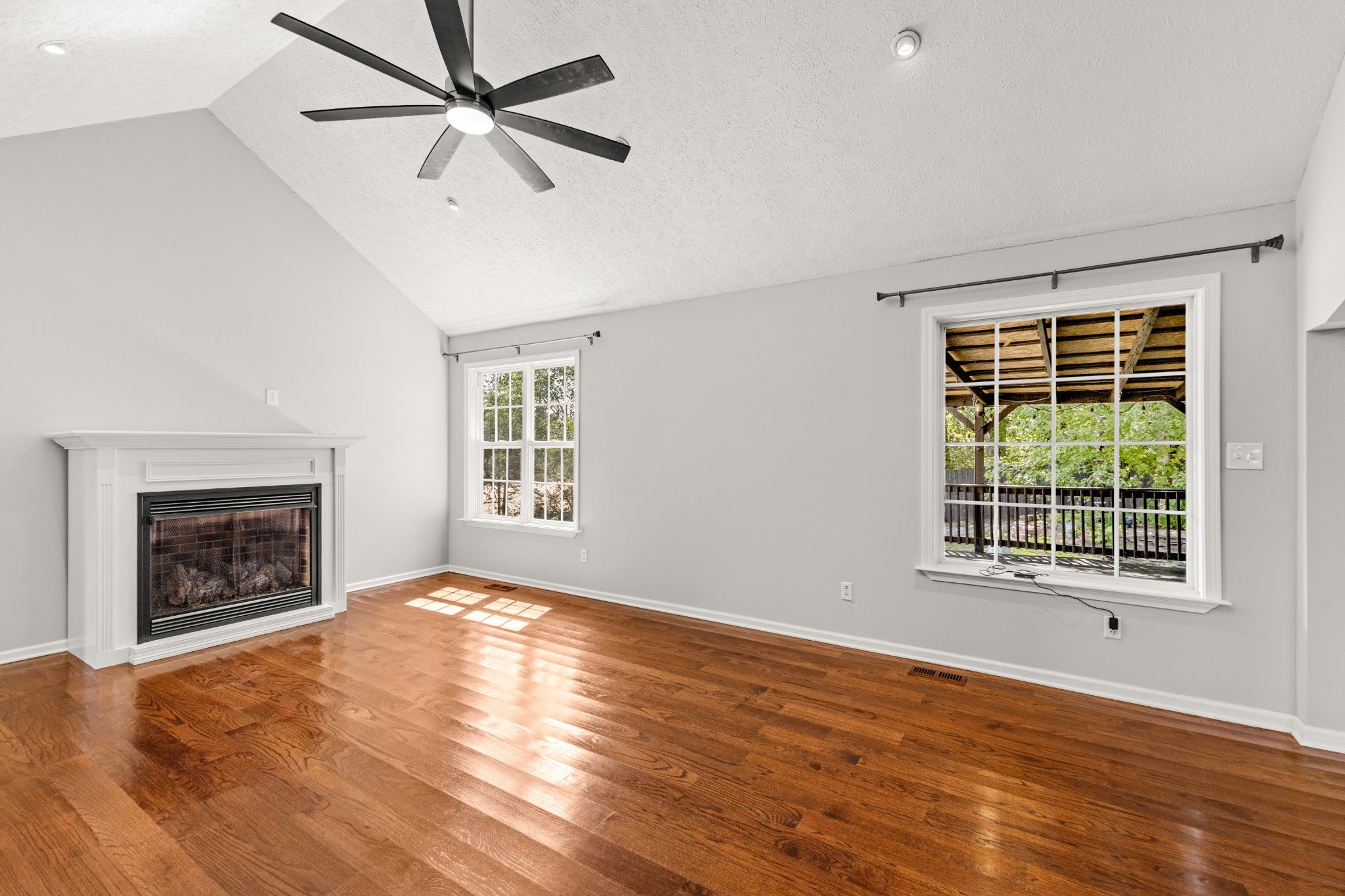 1198 W Grab Creek Rd