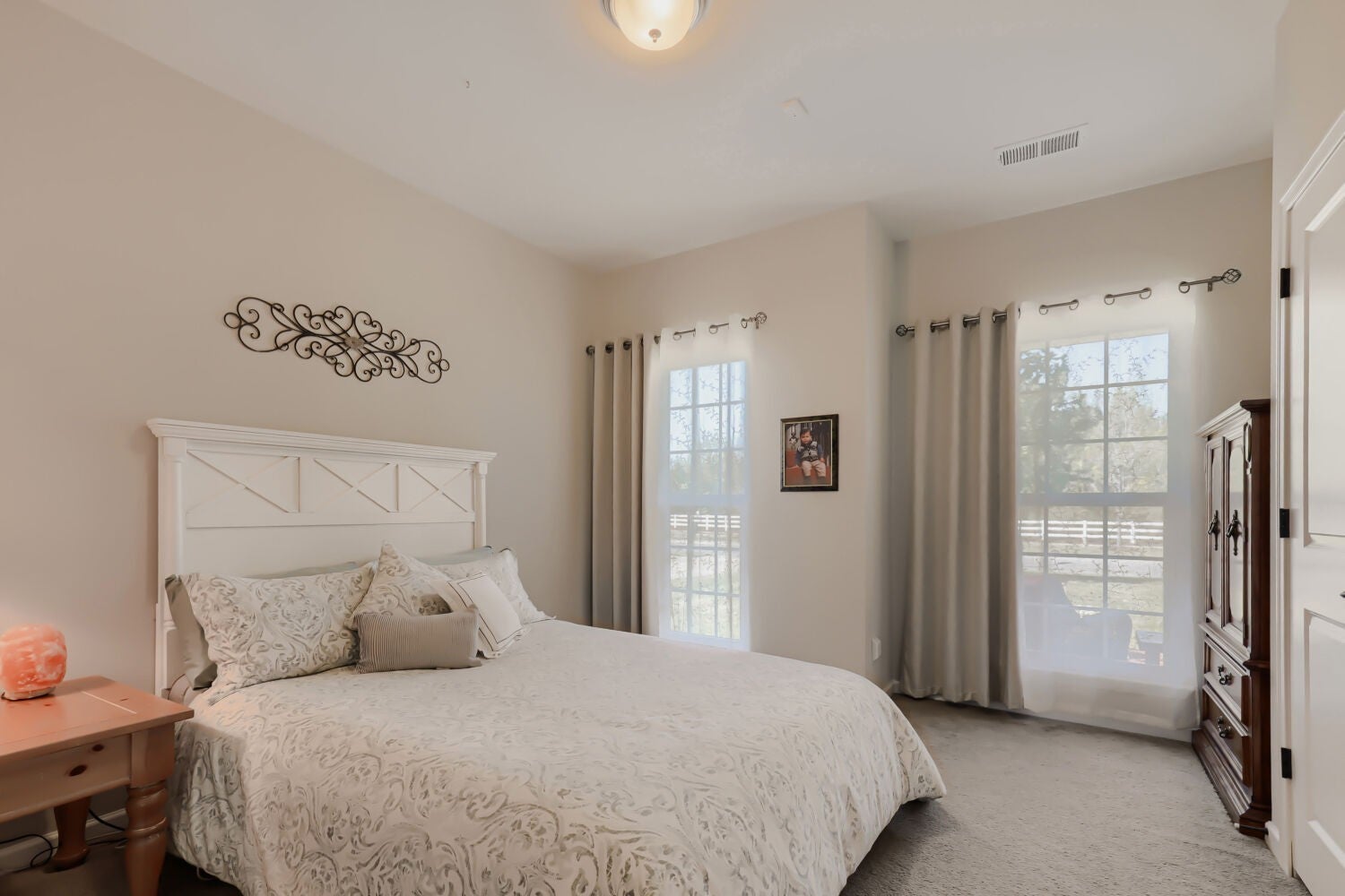 2432 Parkwood Dr