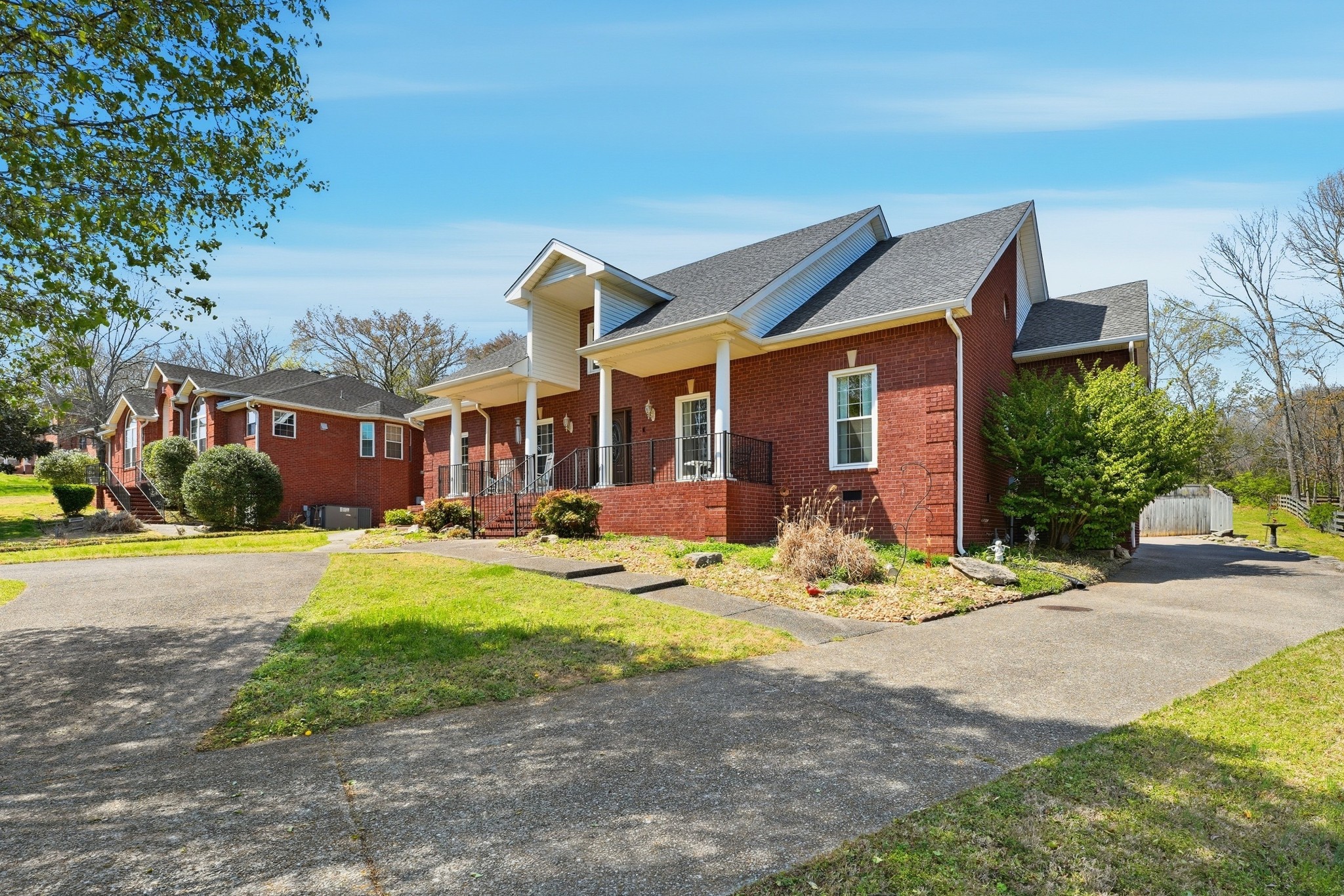 1015 Singing Springs Rd