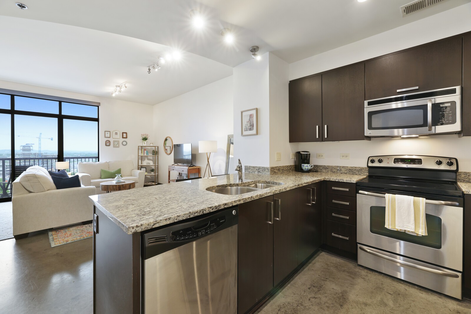 1510 Demonbreun St 906