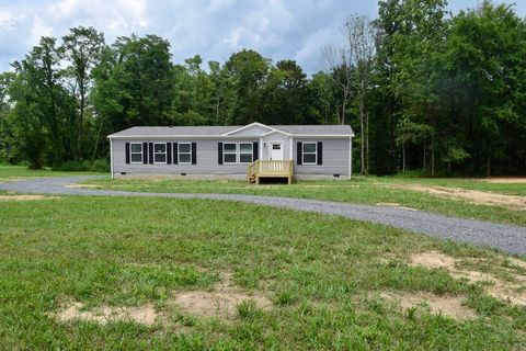 2166 Shrum Cemetery Rd Westmoreland TN 37186