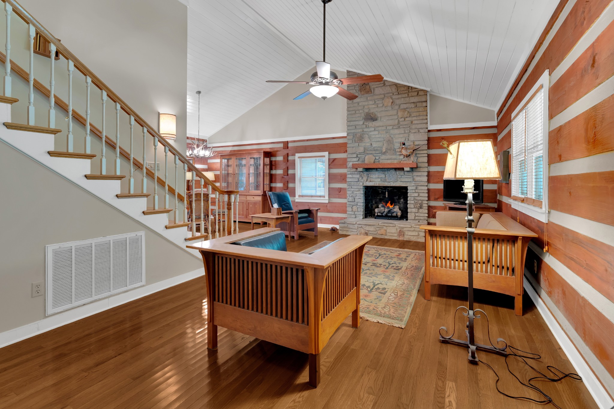 2035 Lakeshore Dr
