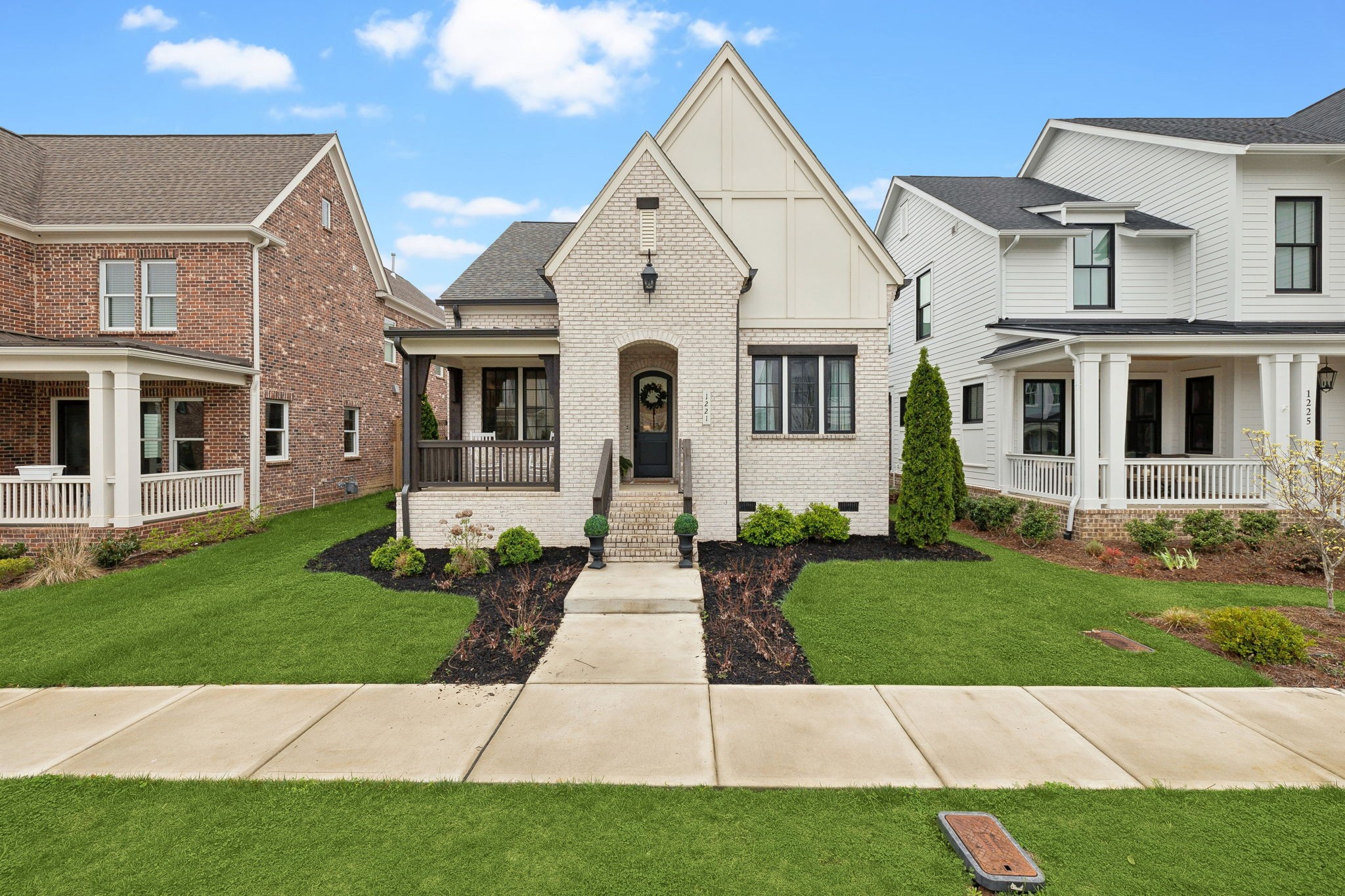 1221 Luckett Rd