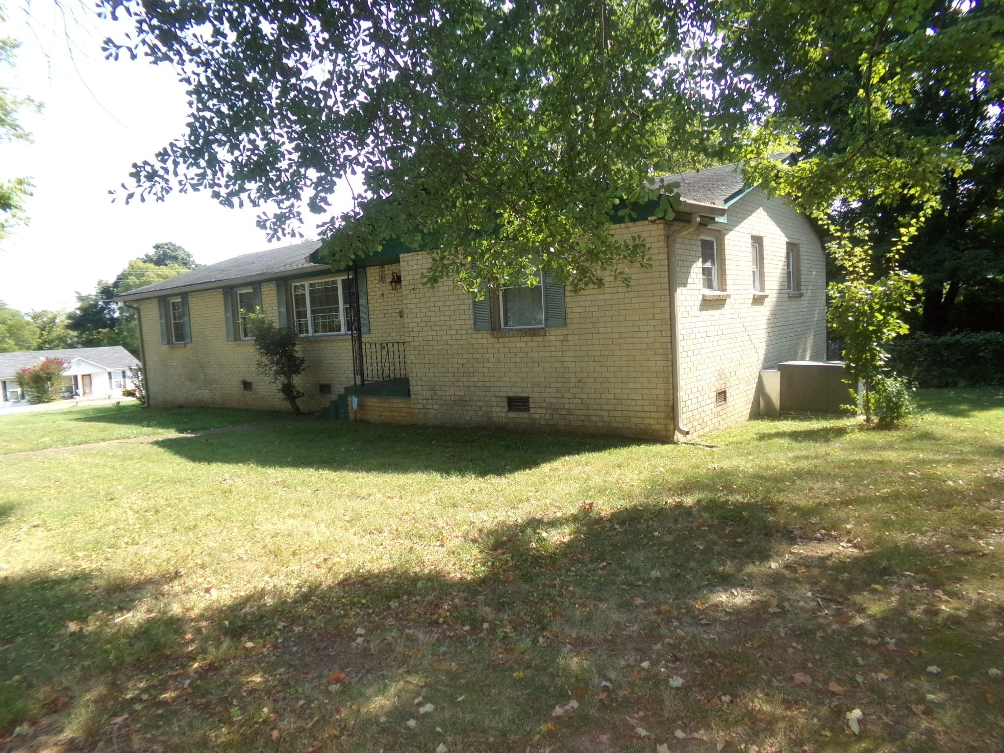 201 Woods Ave S