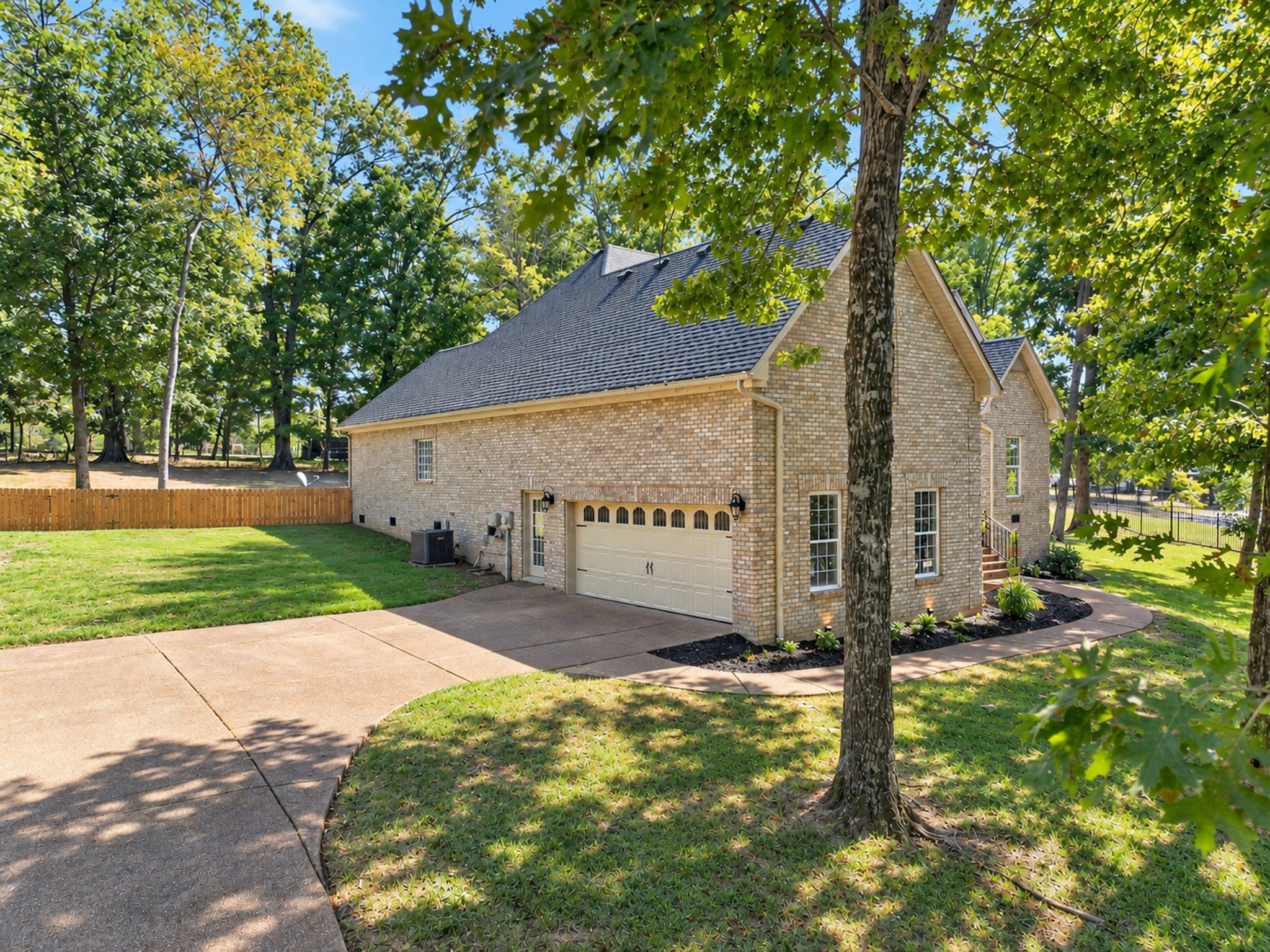 1213 Lake Marie Rd