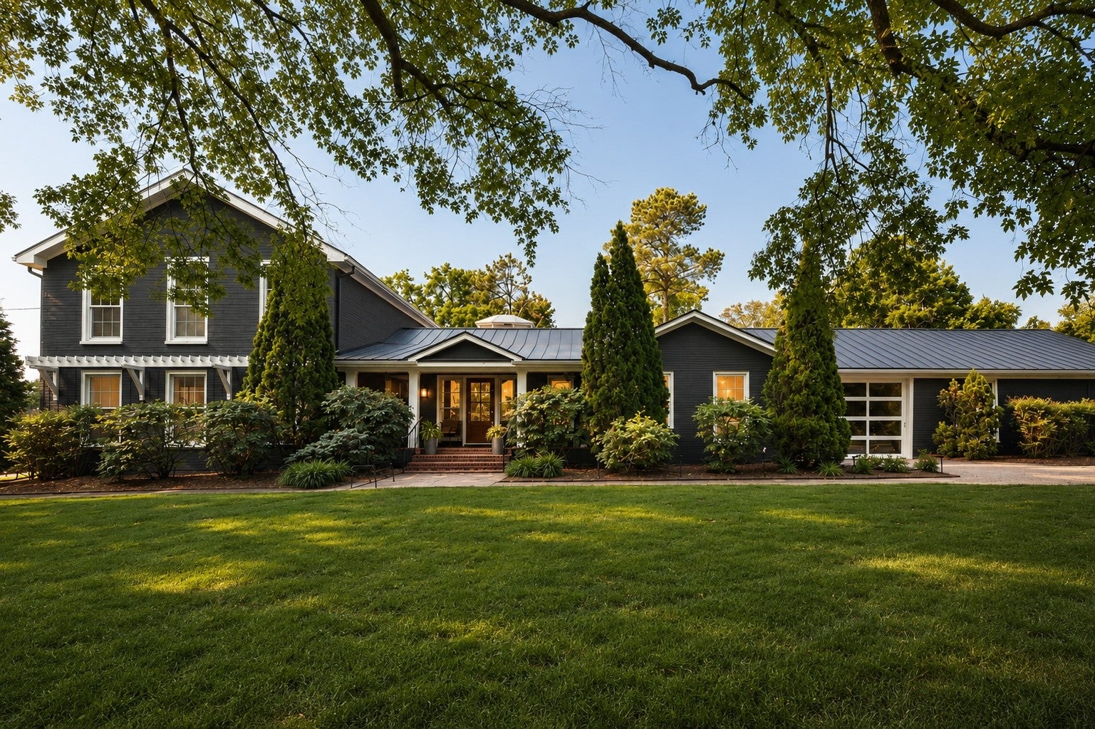 4-bed home sold in Nashville, TN 37211, 8016 Cloverland Dr 8016 Cloverland Dr, Nashville TN 37211 4-bed home, photo 1 of 30