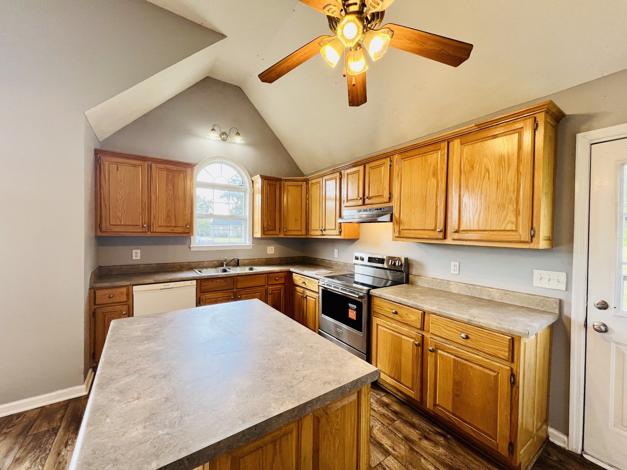 33 Long Meadow Dr