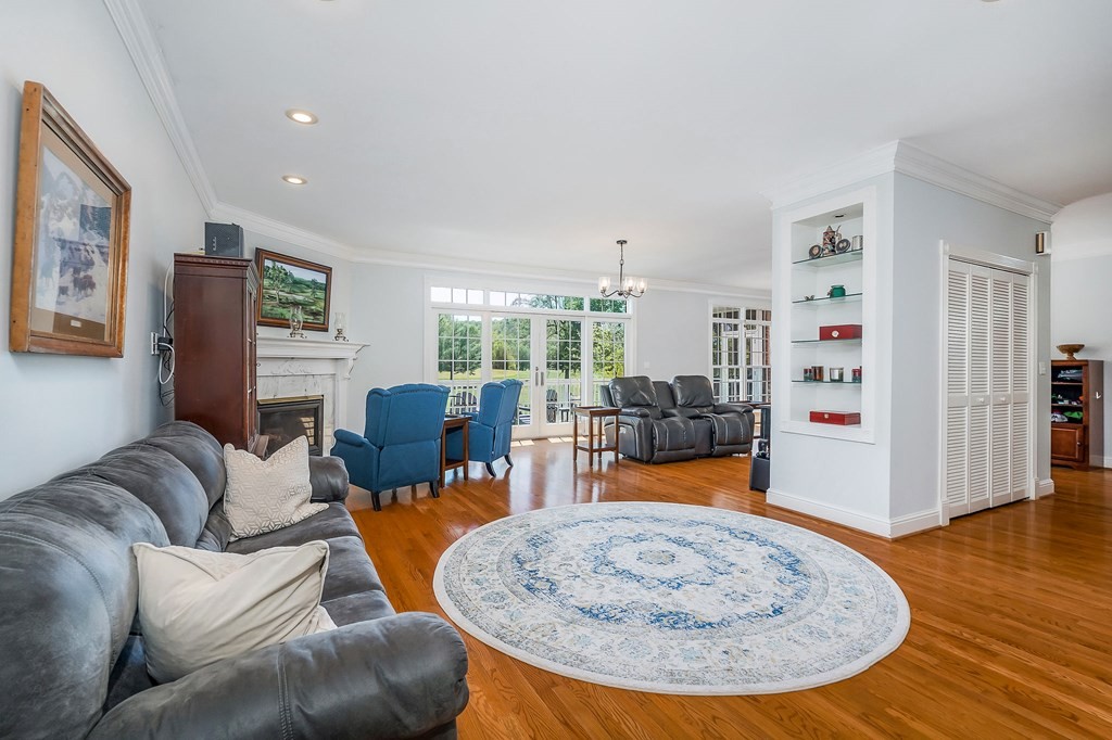 1319 N Plantation Dr