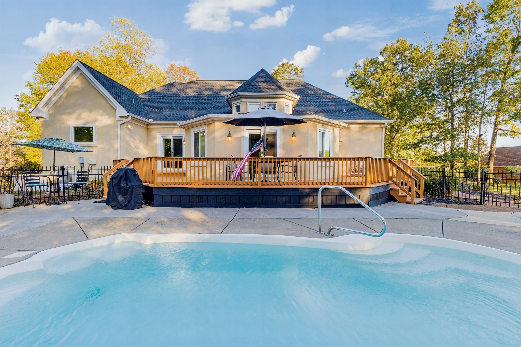 2926 Lisa Dr