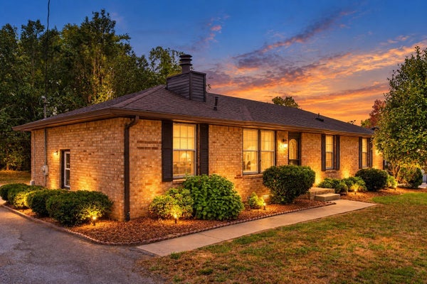 136 CREEKWOOD LN, HENDERSONVILLE, TN 37075 - Image aa913d289848068ba85ffff78e58e40d/945692900