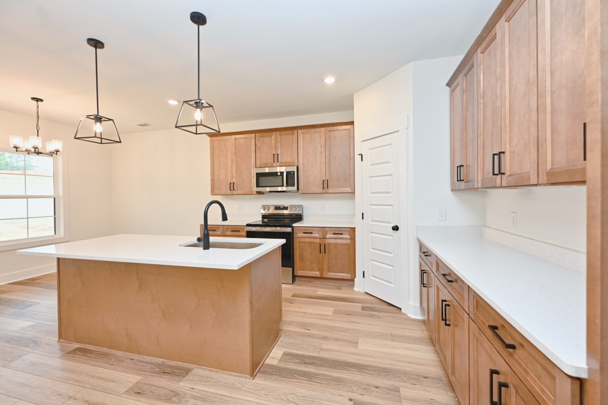 1092 Angus Way